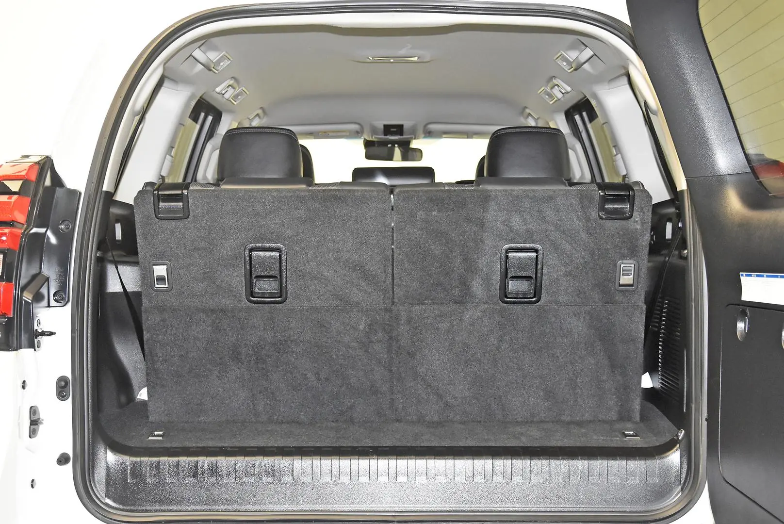 2022 Toyota Landcruiser Prado Gallery Image 20