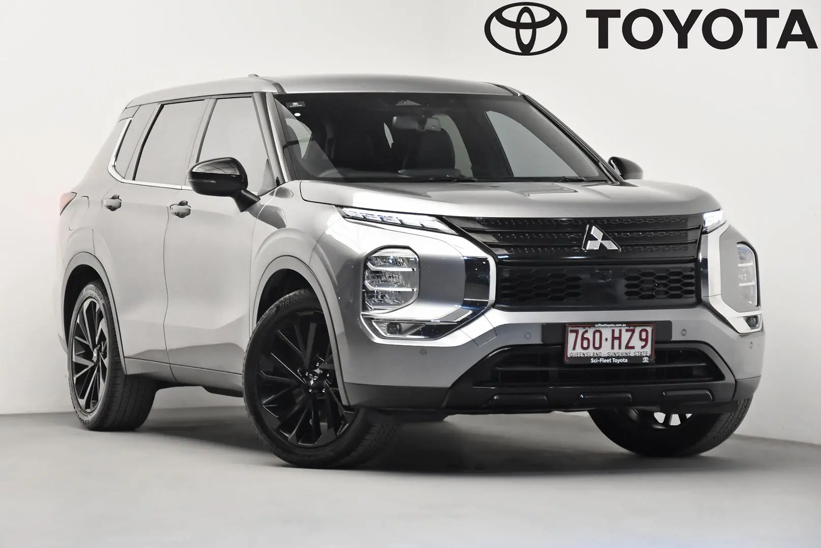 2023 Mitsubishi Outlander Gallery Image 1