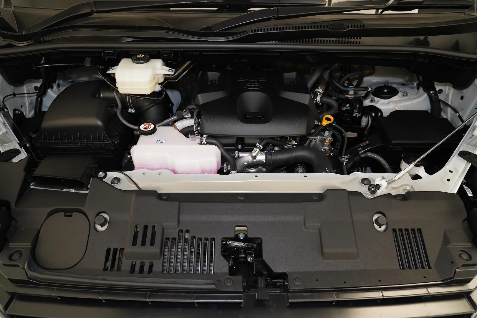 2025 Toyota Hiace Gallery Image 21