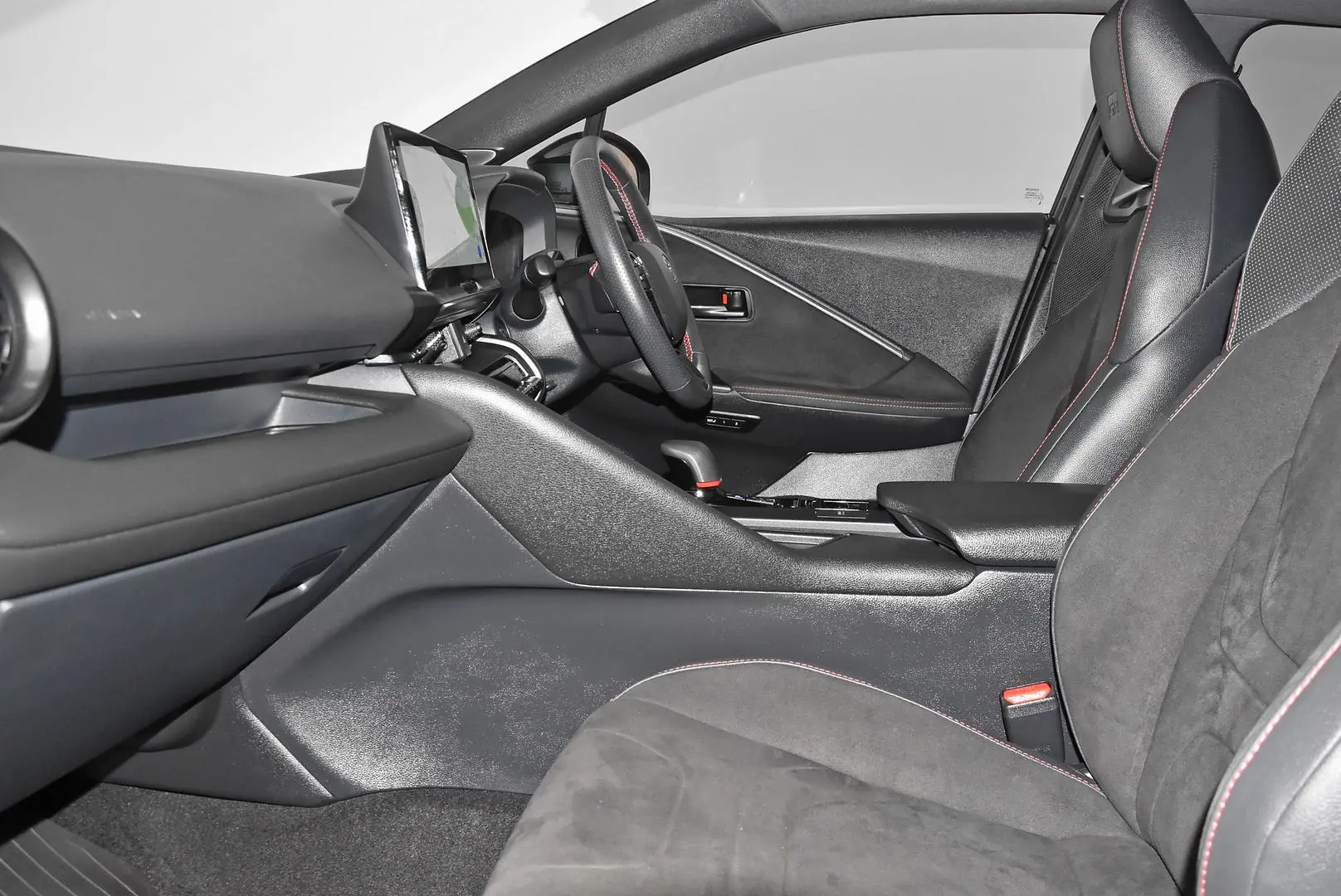 2025 Toyota C-HR Gallery Image 18