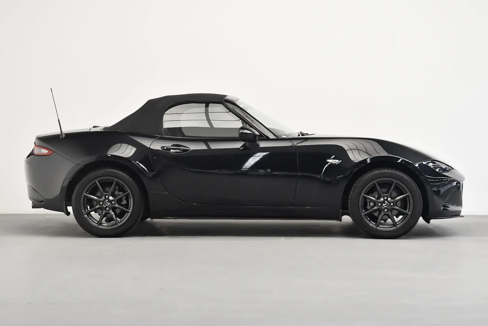 2015 Mazda MX-5 Gallery Image 4