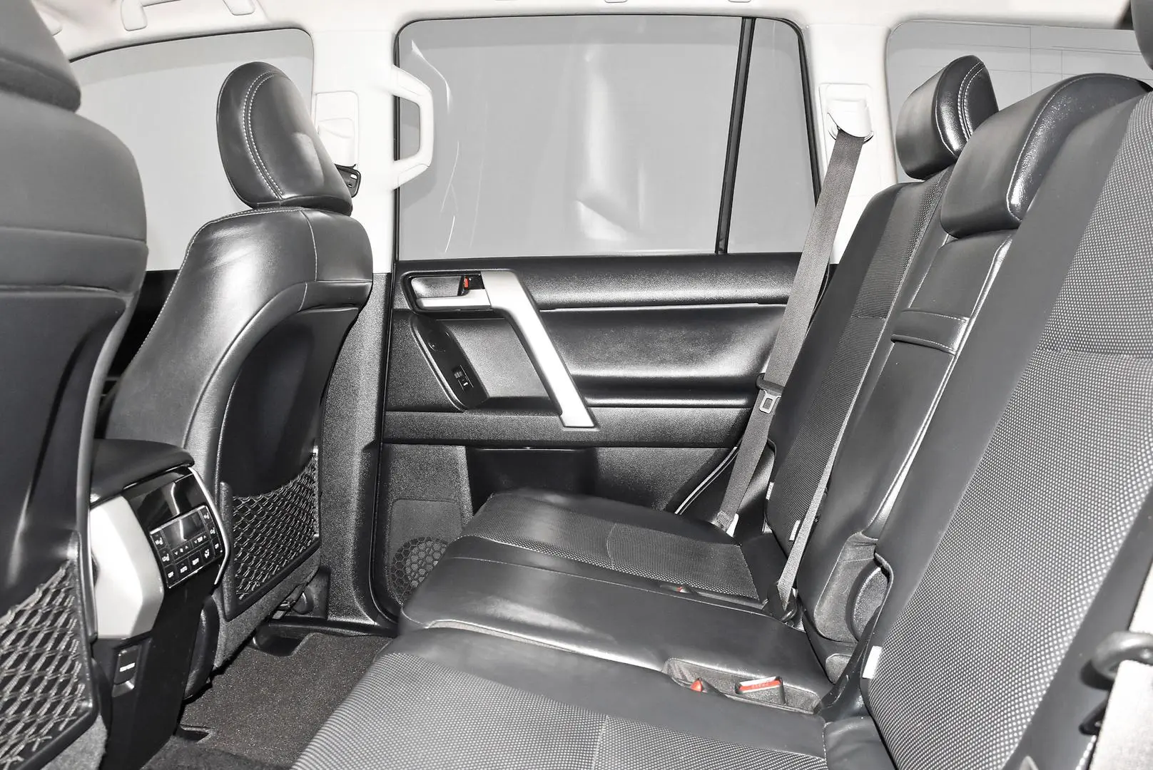 2019 Toyota Landcruiser Prado Gallery Image 17