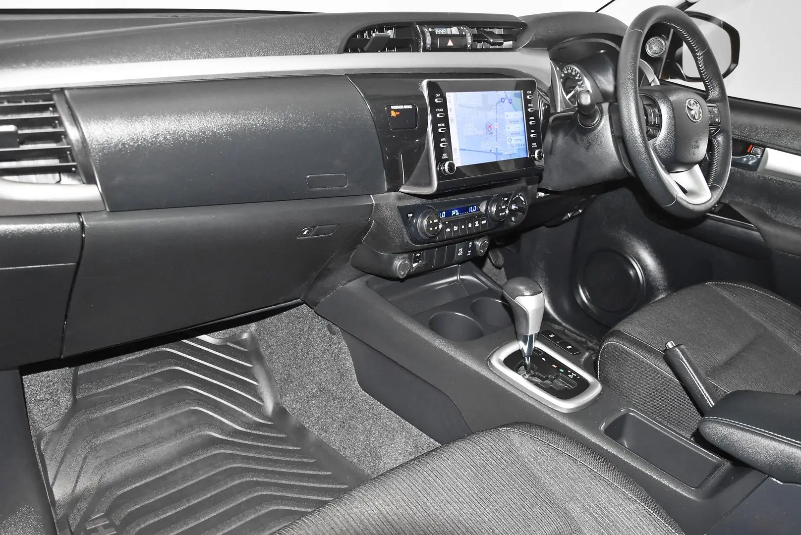 2021 Toyota Hilux Gallery Image 16