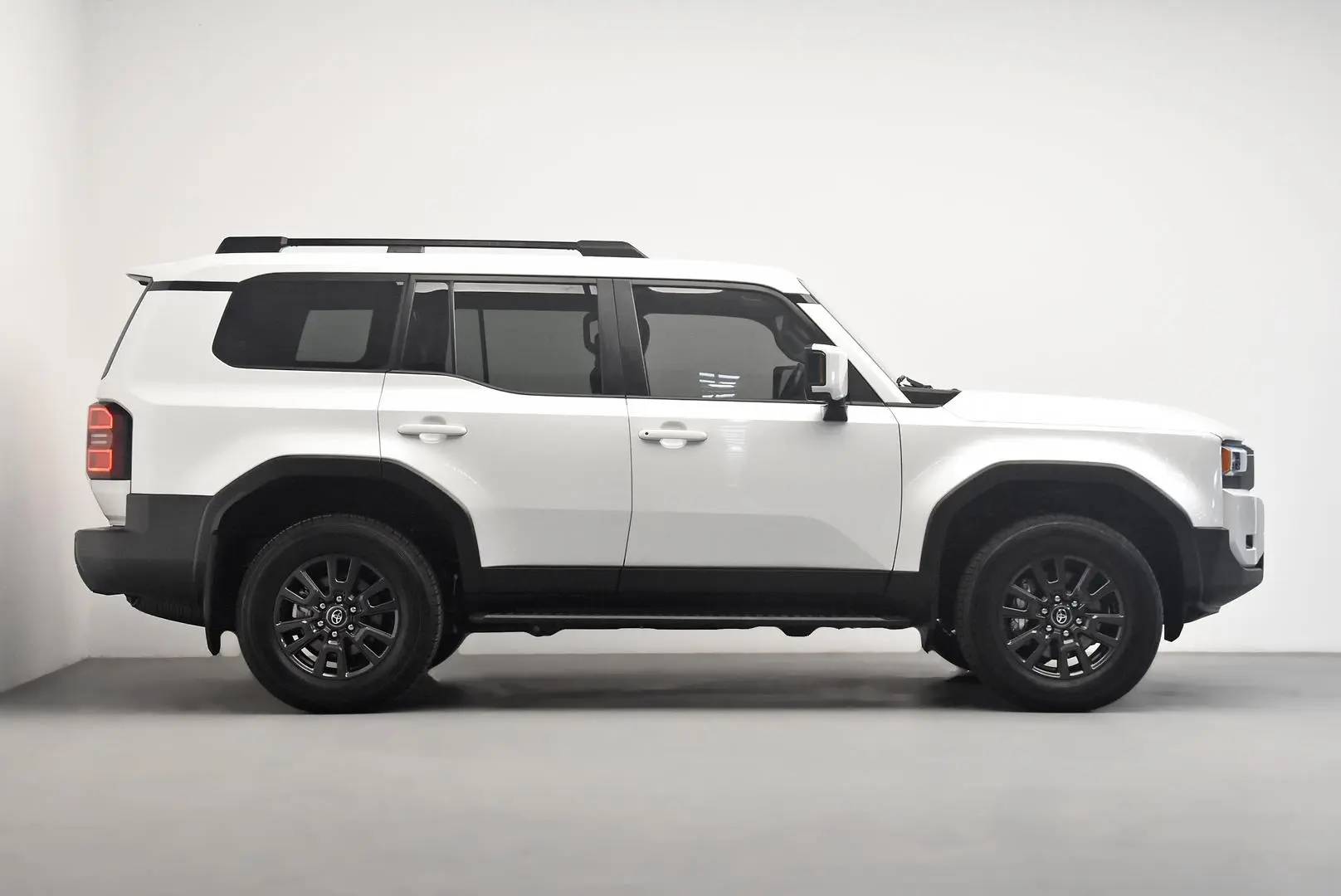 2024 Toyota Landcruiser Prado Gallery Image 3