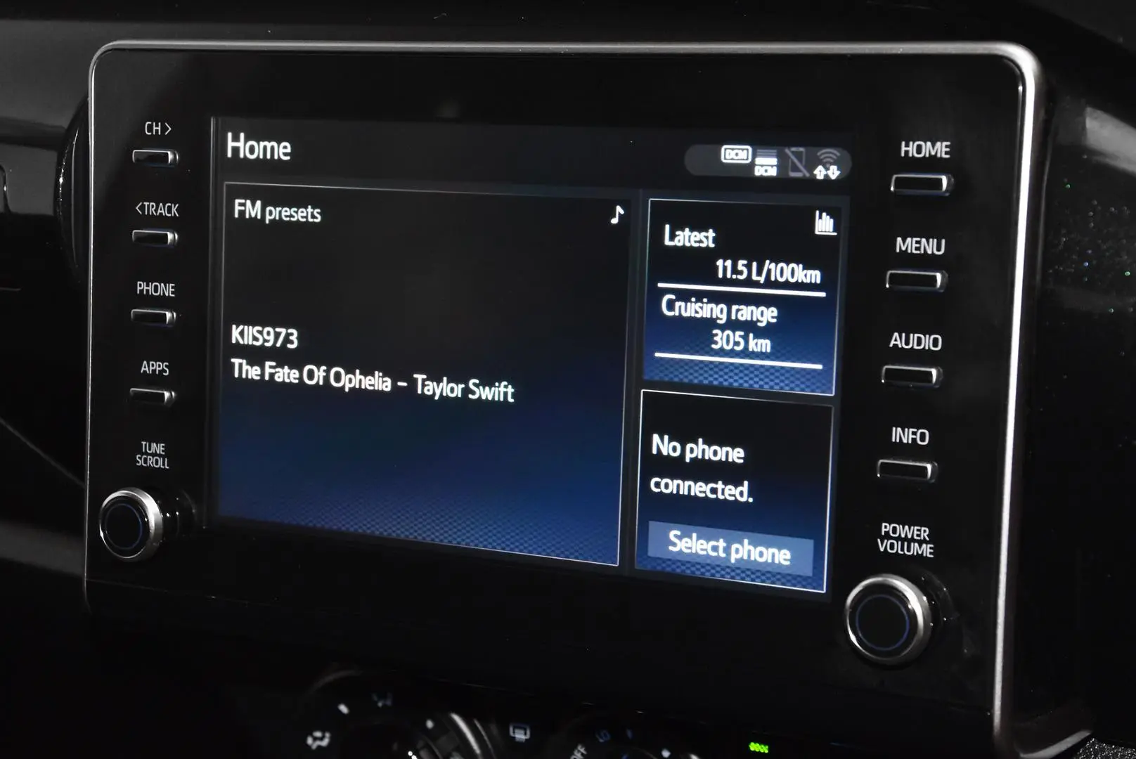 2025 Toyota Hilux Gallery Image 11