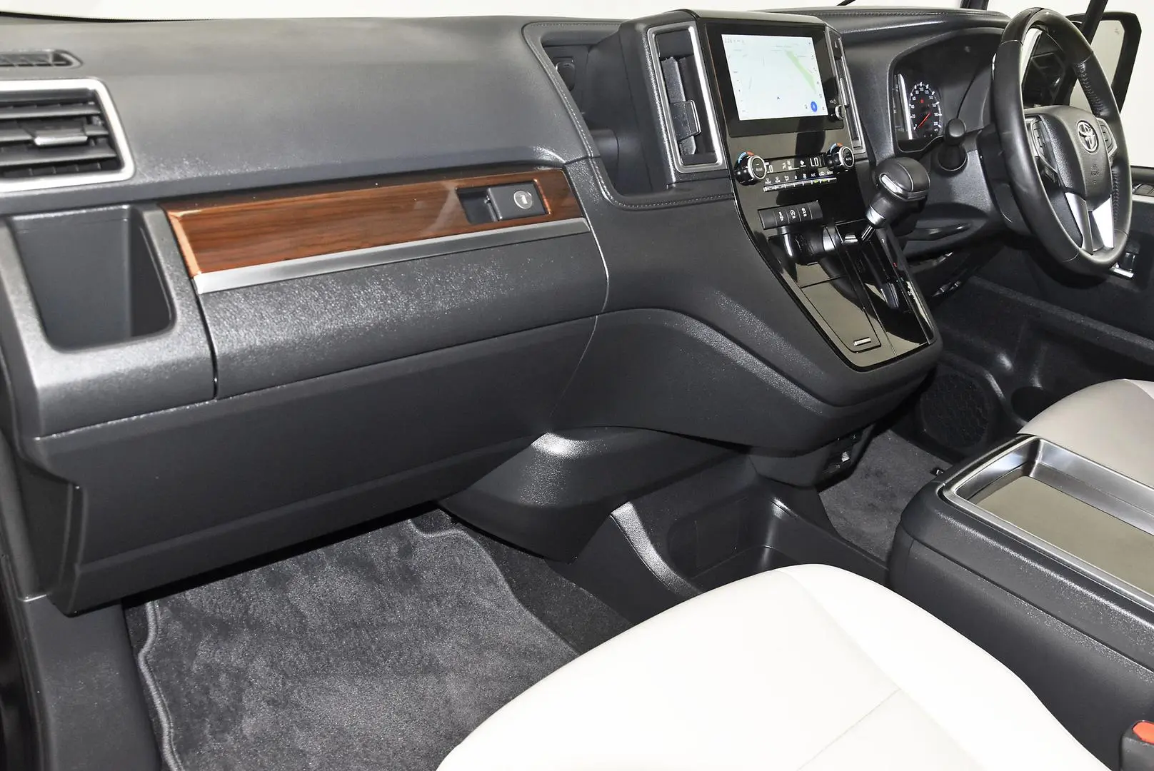 2025 Toyota Granvia Gallery Image 17