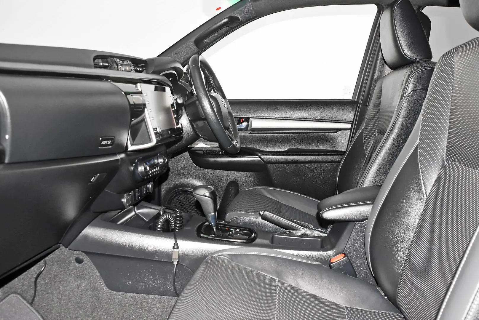 2021 Toyota Hilux Gallery Image 17