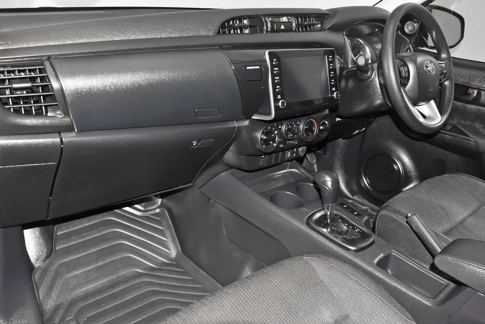 2023 Toyota Hilux Gallery Image 16