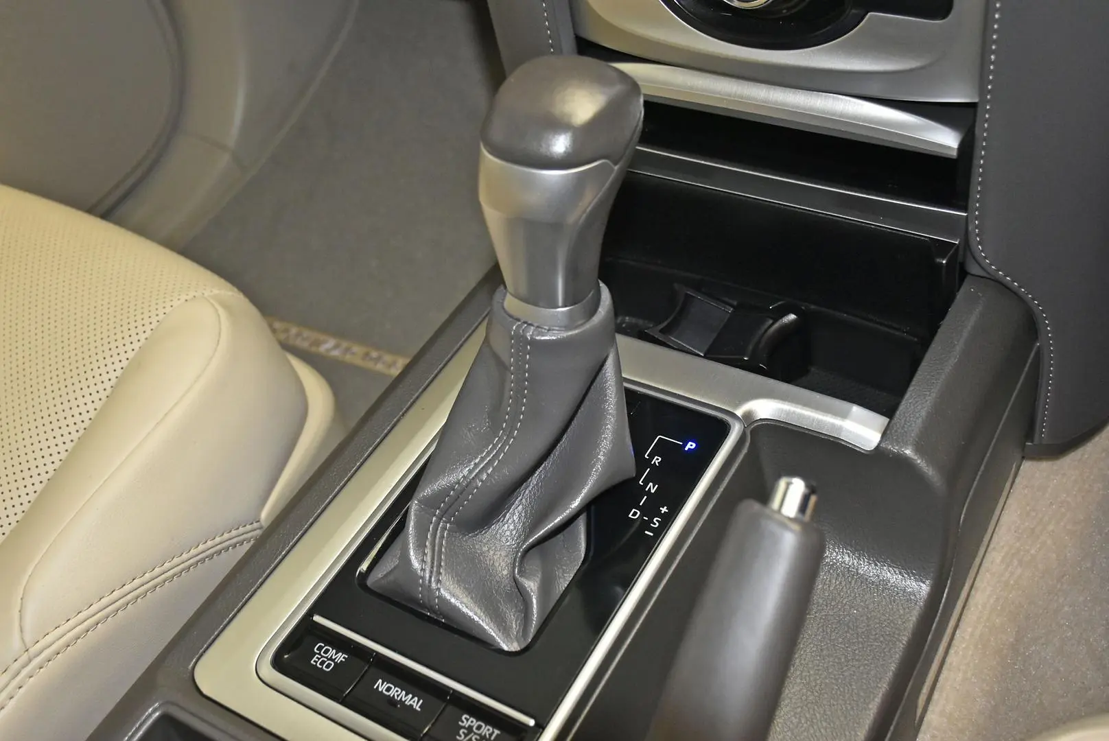 2023 Toyota Landcruiser Prado Gallery Image 13