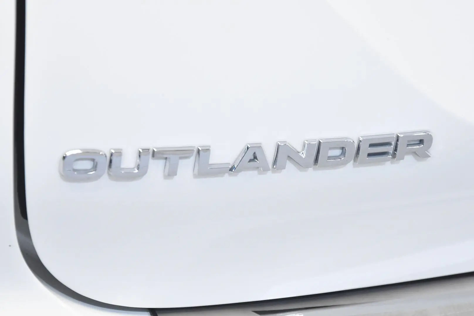 2022 Mitsubishi Outlander Gallery Image 7