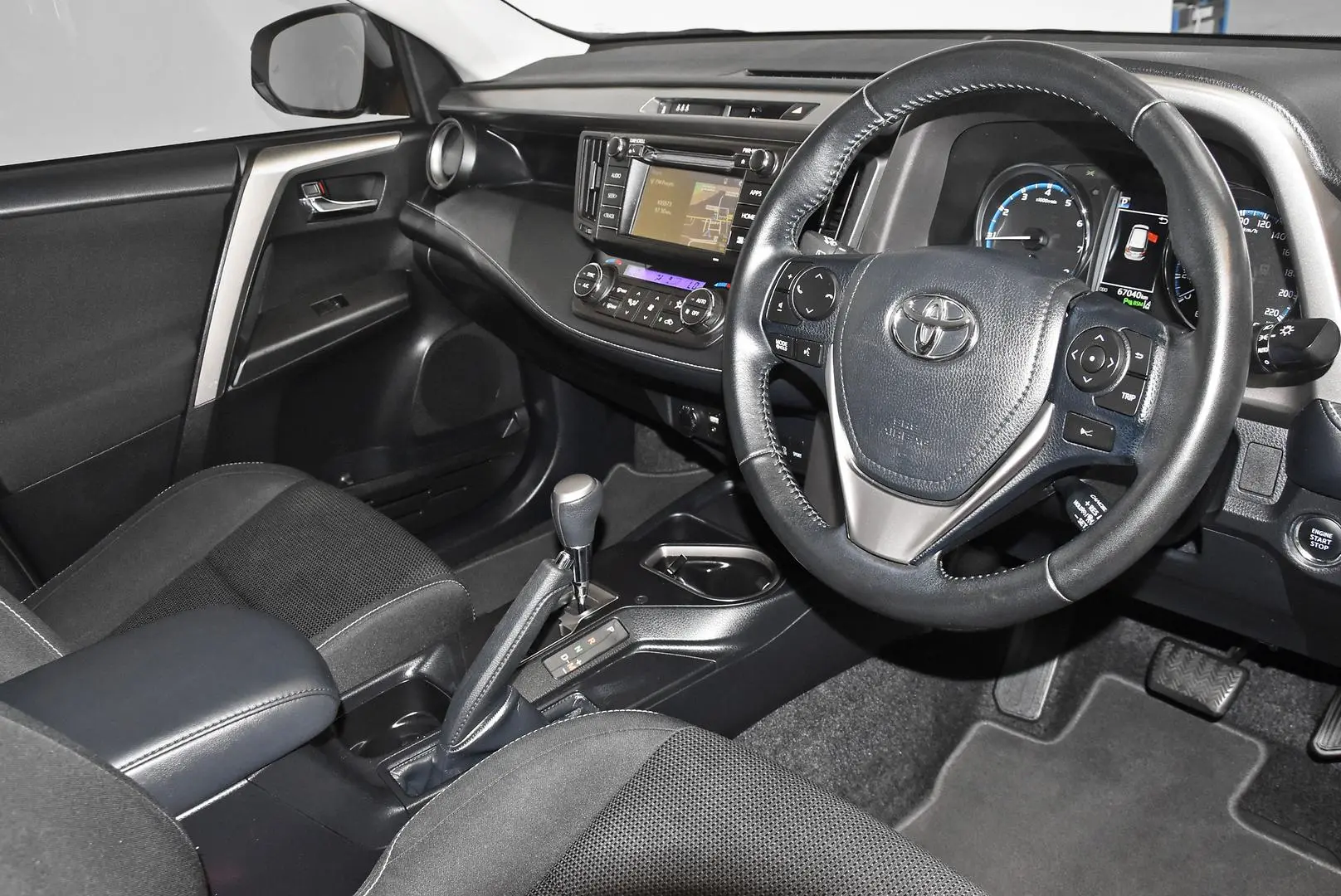 2018 Toyota RAV4 Gallery Image 8