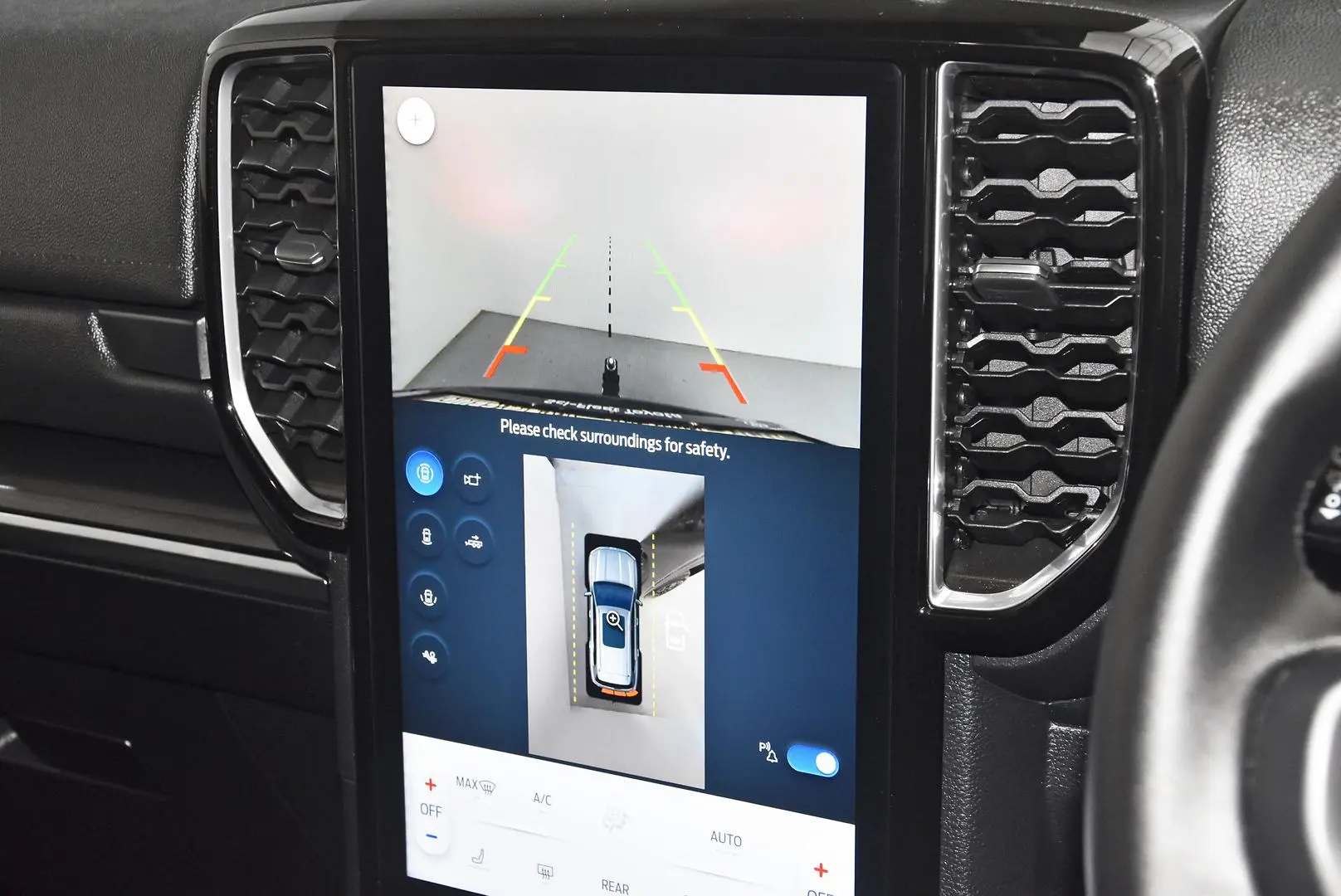 2025 Ford Everest Gallery Image 12