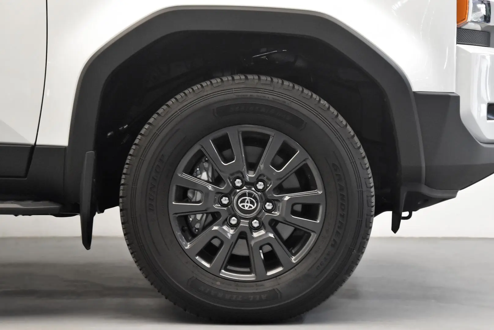 2025 Toyota Landcruiser Prado Gallery Image 24