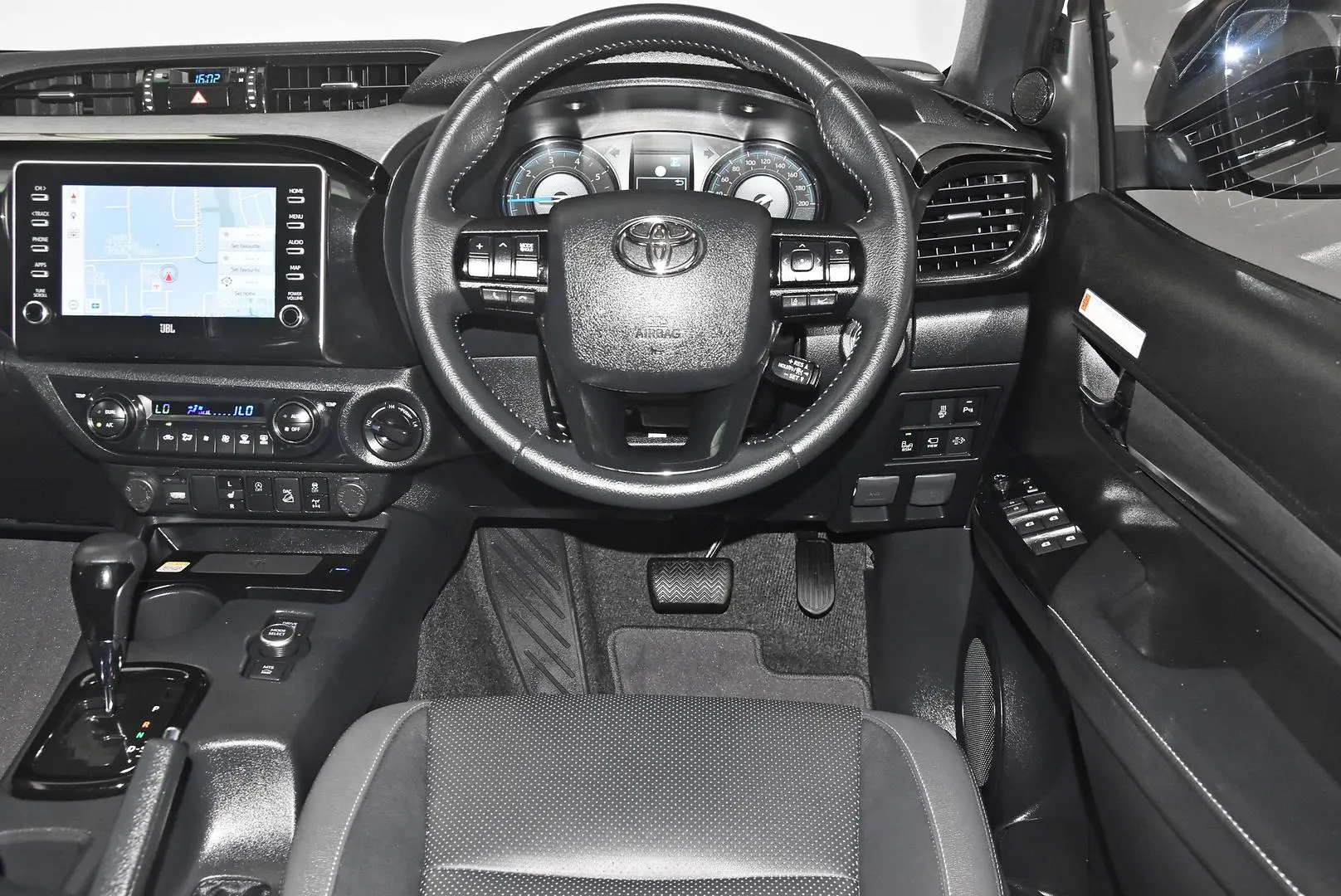 2025 Toyota Hilux Gallery Image 15