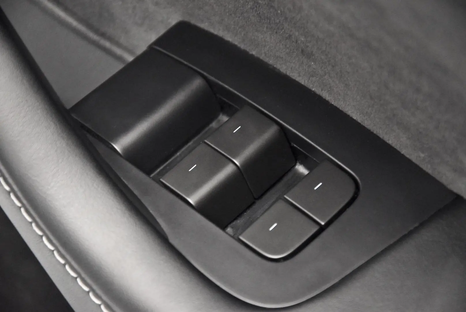 2023 Tesla Model Y Gallery Image 8