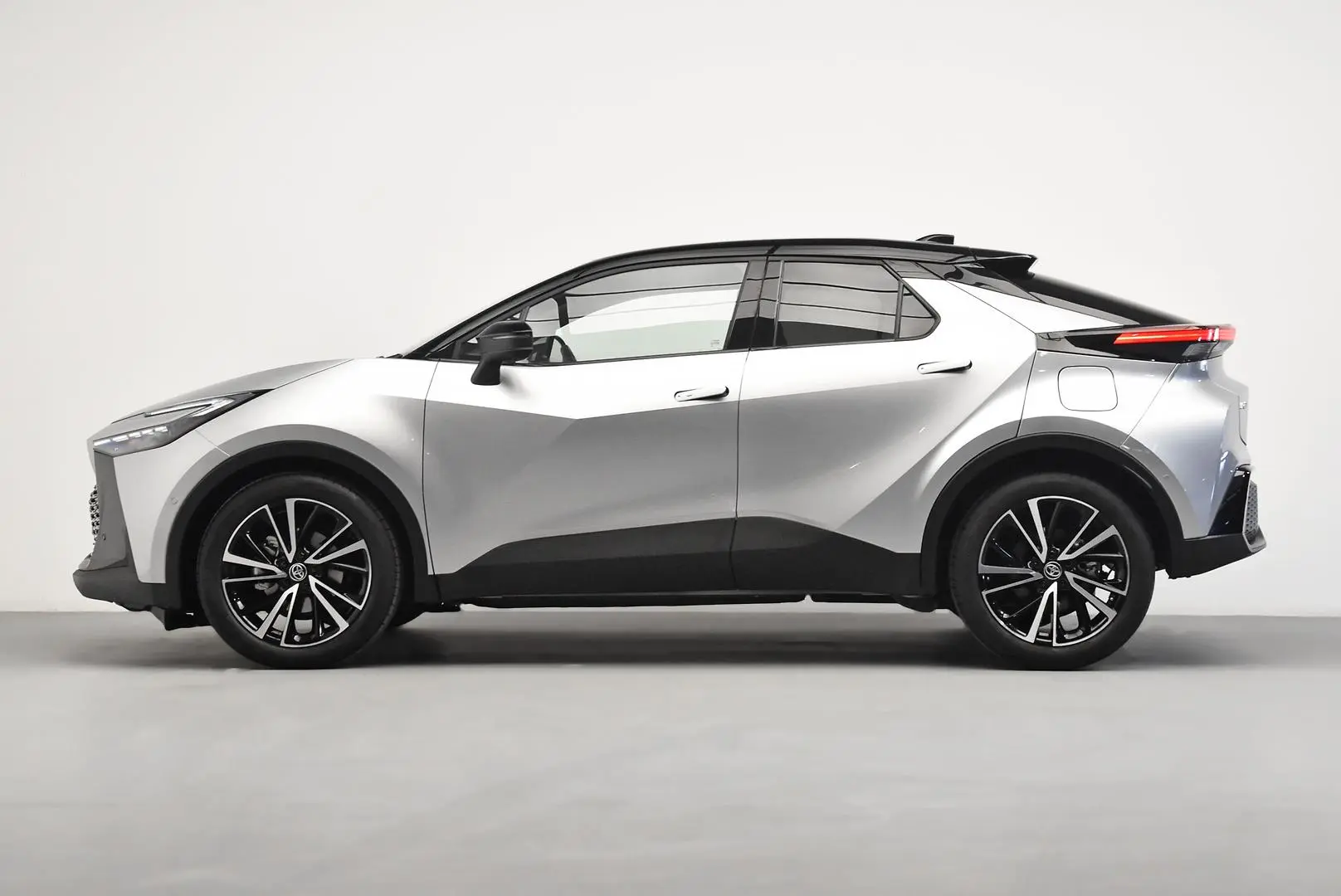 2024 Toyota C-HR Gallery Image 4