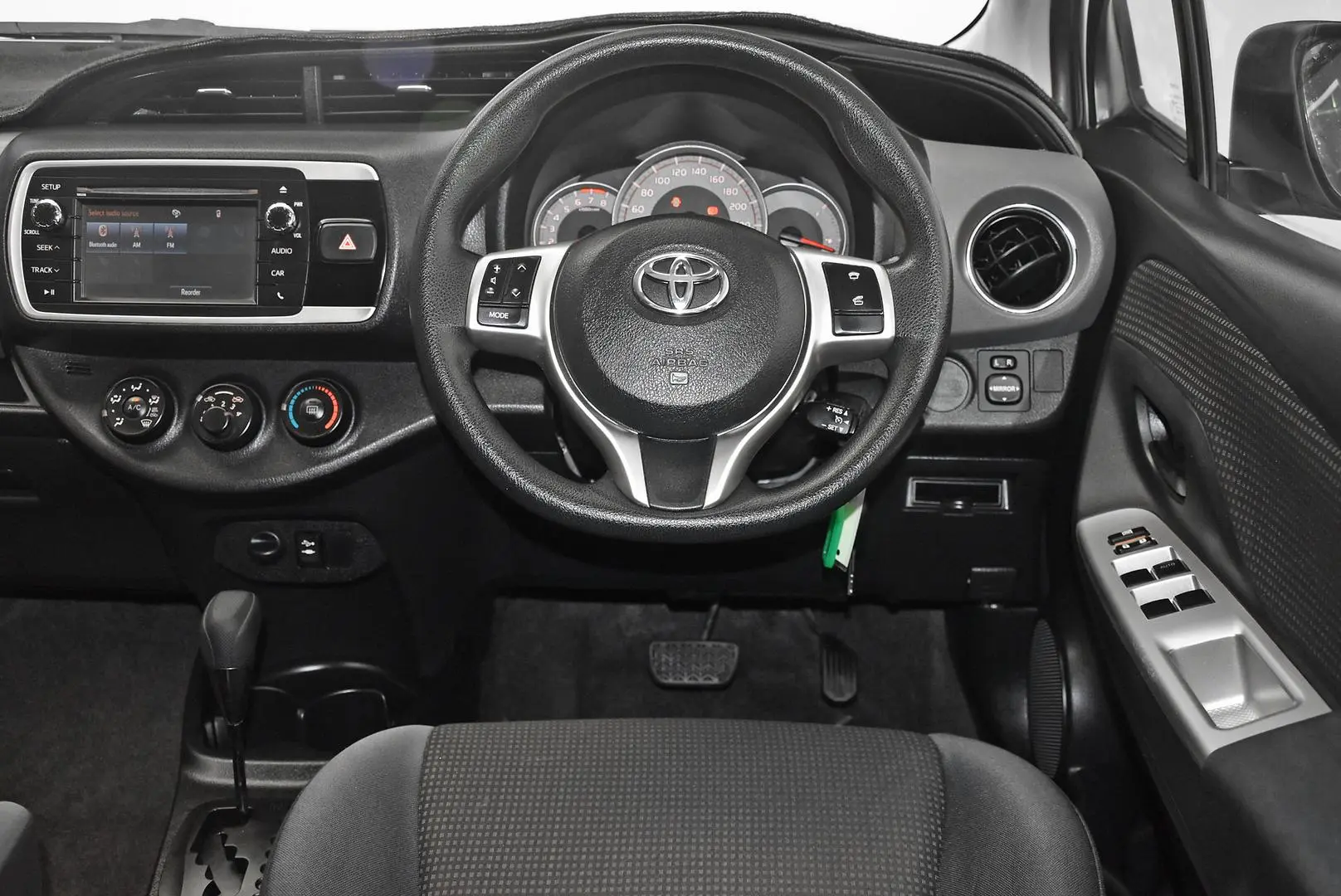 2015 Toyota Yaris Gallery Image 14