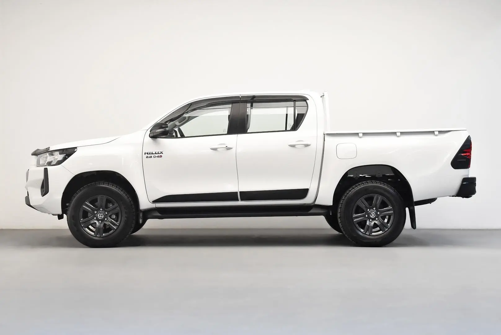 2025 Toyota Hilux Gallery Image 4