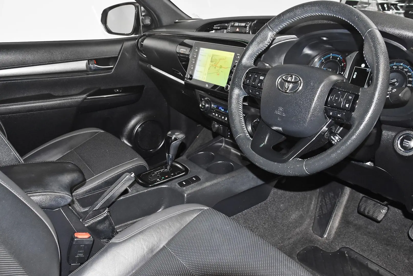 2022 Toyota Hilux Gallery Image 8