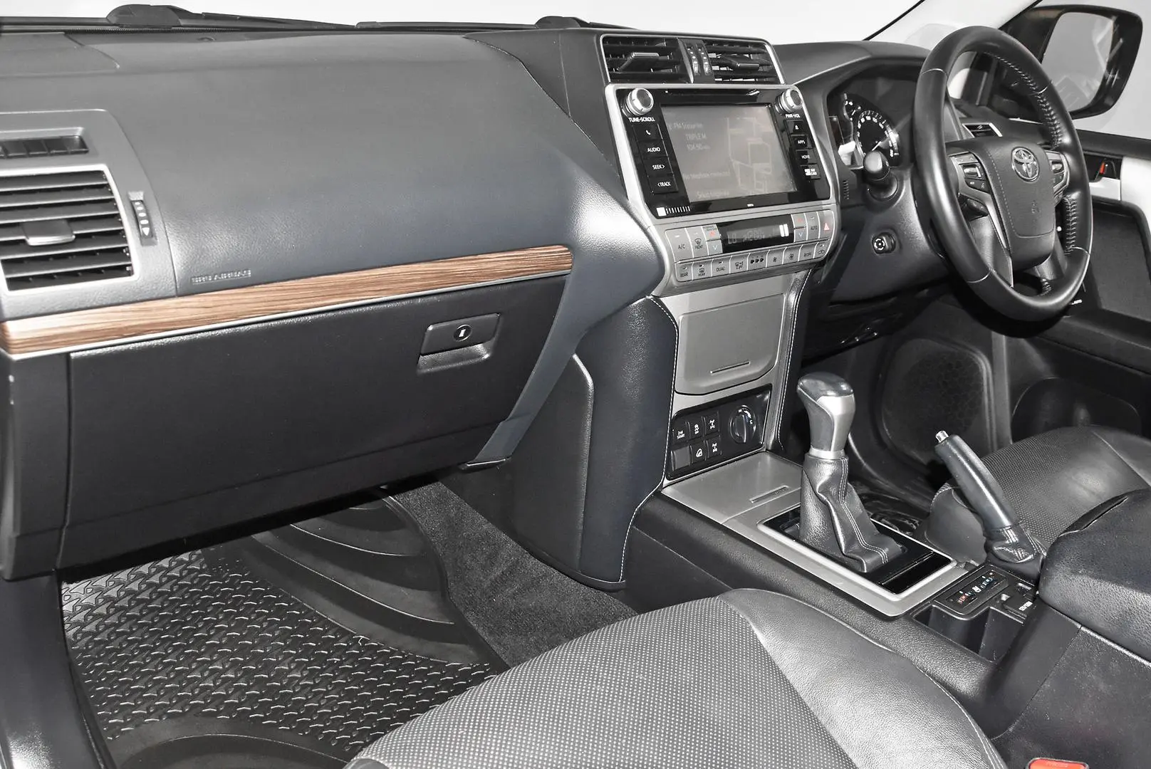 2019 Toyota Landcruiser Prado Gallery Image 15