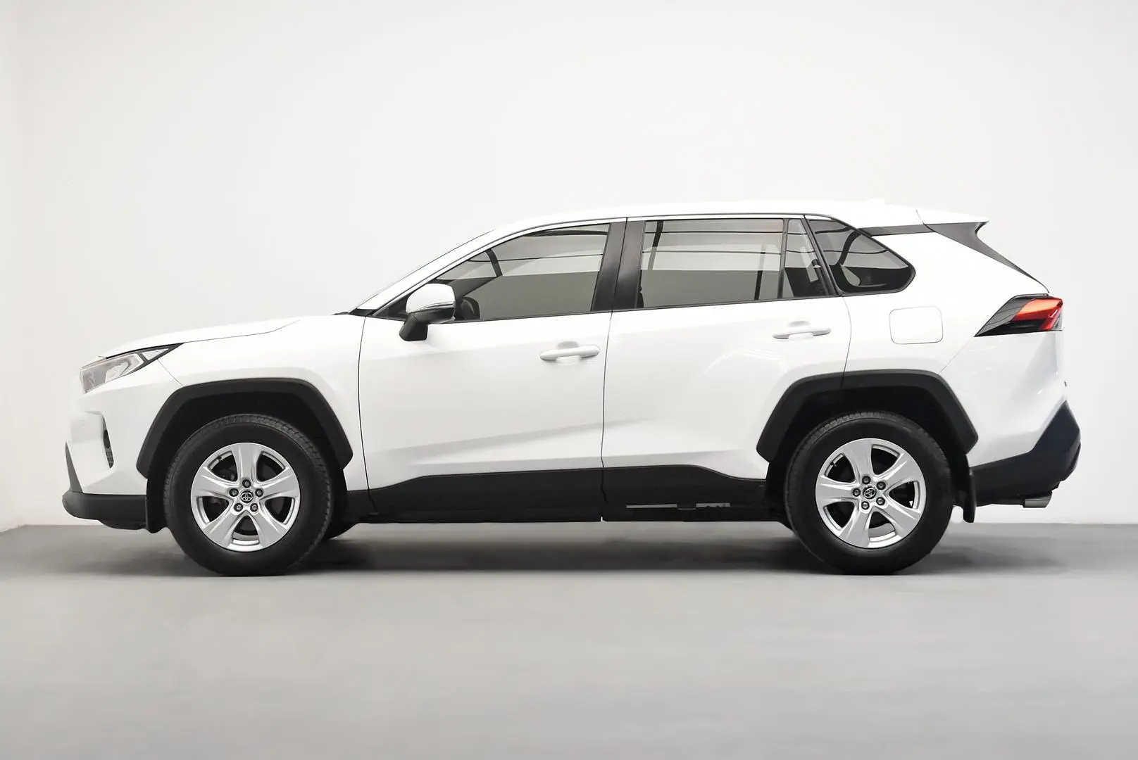 2019 Toyota RAV4 Gallery Image 4
