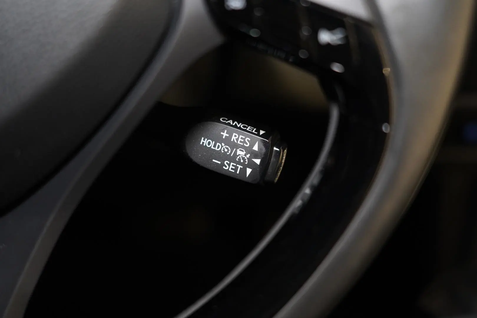 2018 Toyota C-HR Gallery Image 18