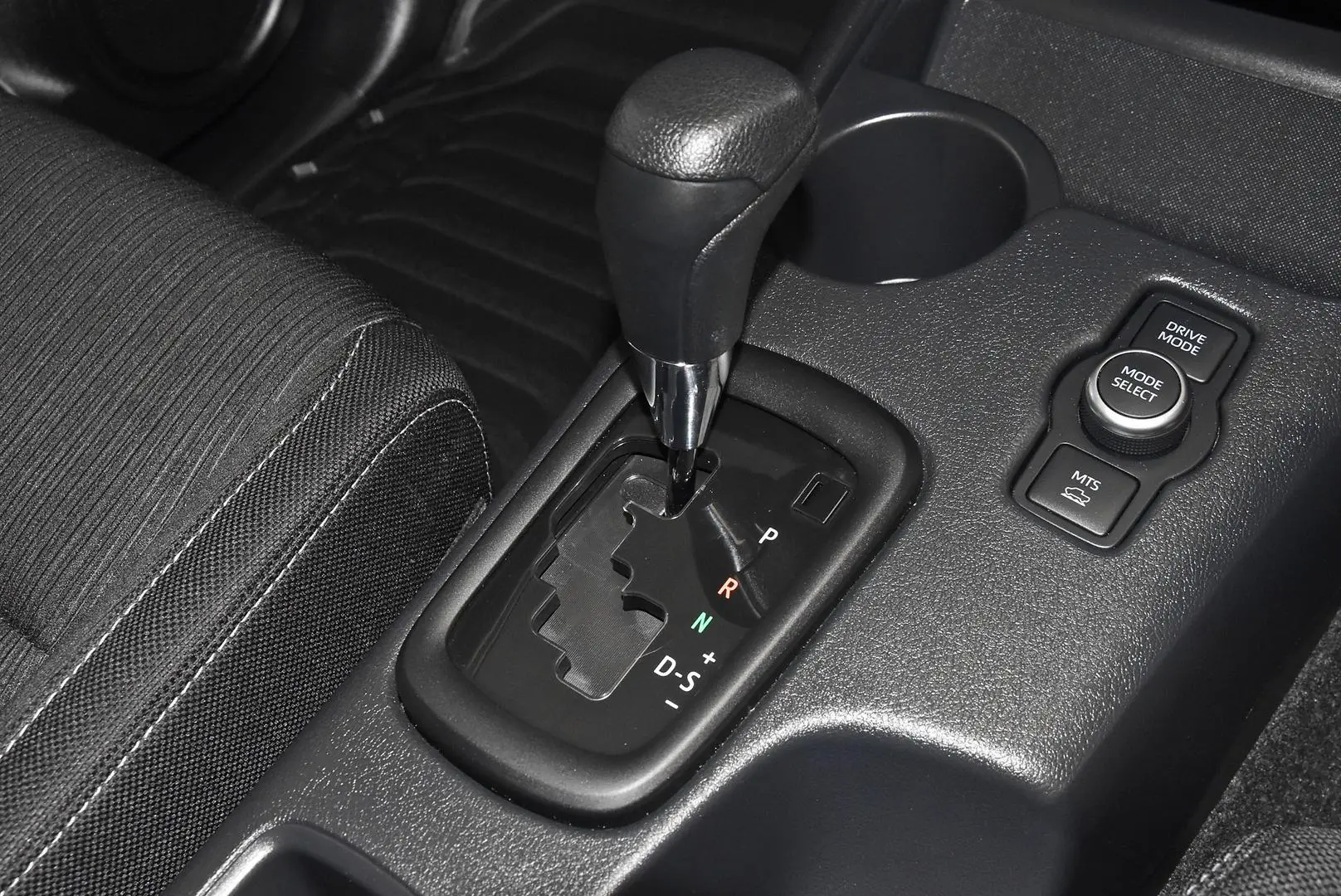 2025 Toyota Hilux Gallery Image 13