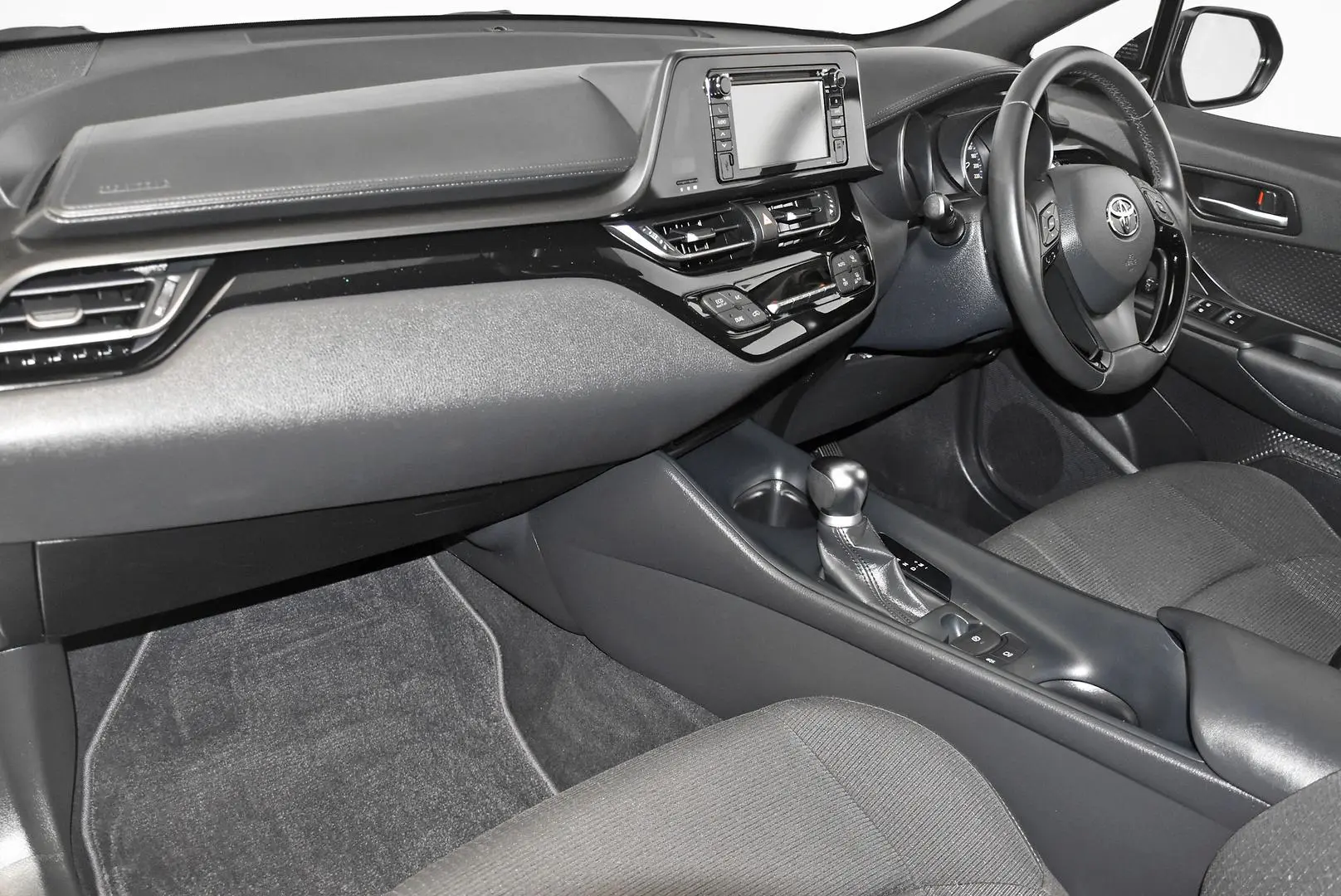 2019 Toyota C-HR Gallery Image 16
