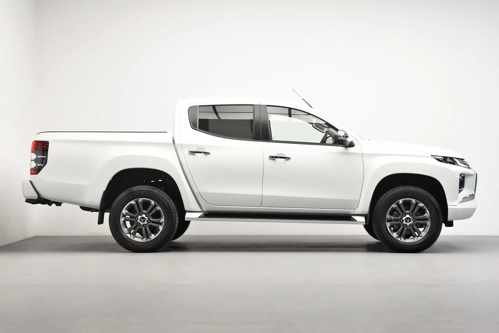 2020 Mitsubishi Triton Gallery Image 3