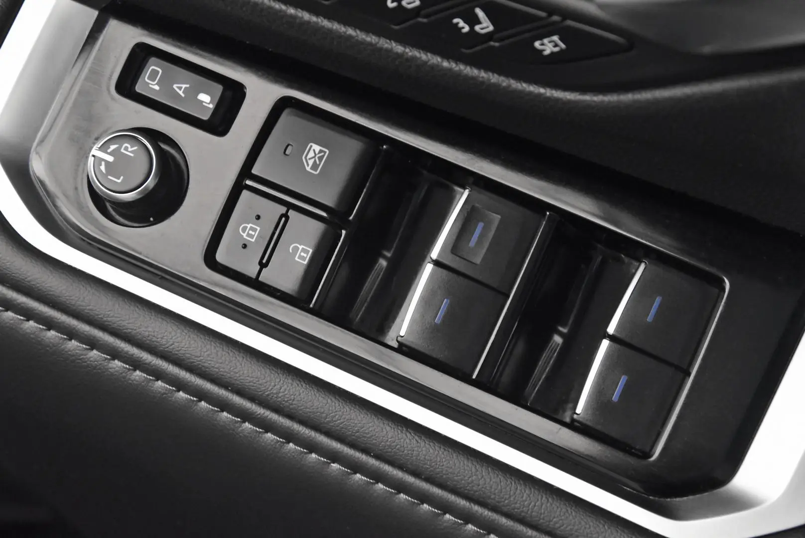 2023 Toyota Landcruiser Gallery Image 9