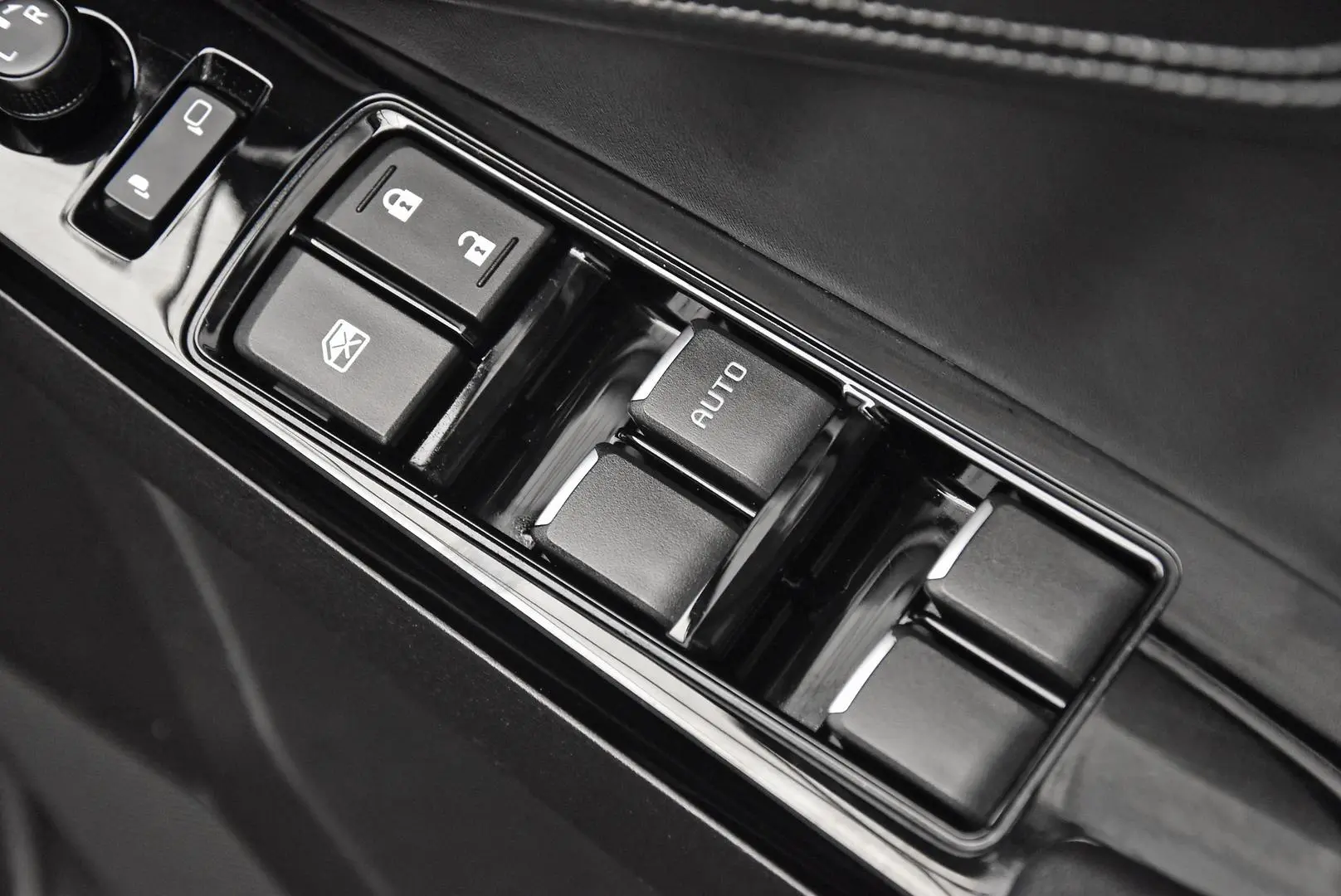 2021 Isuzu D-MAX Gallery Image 9