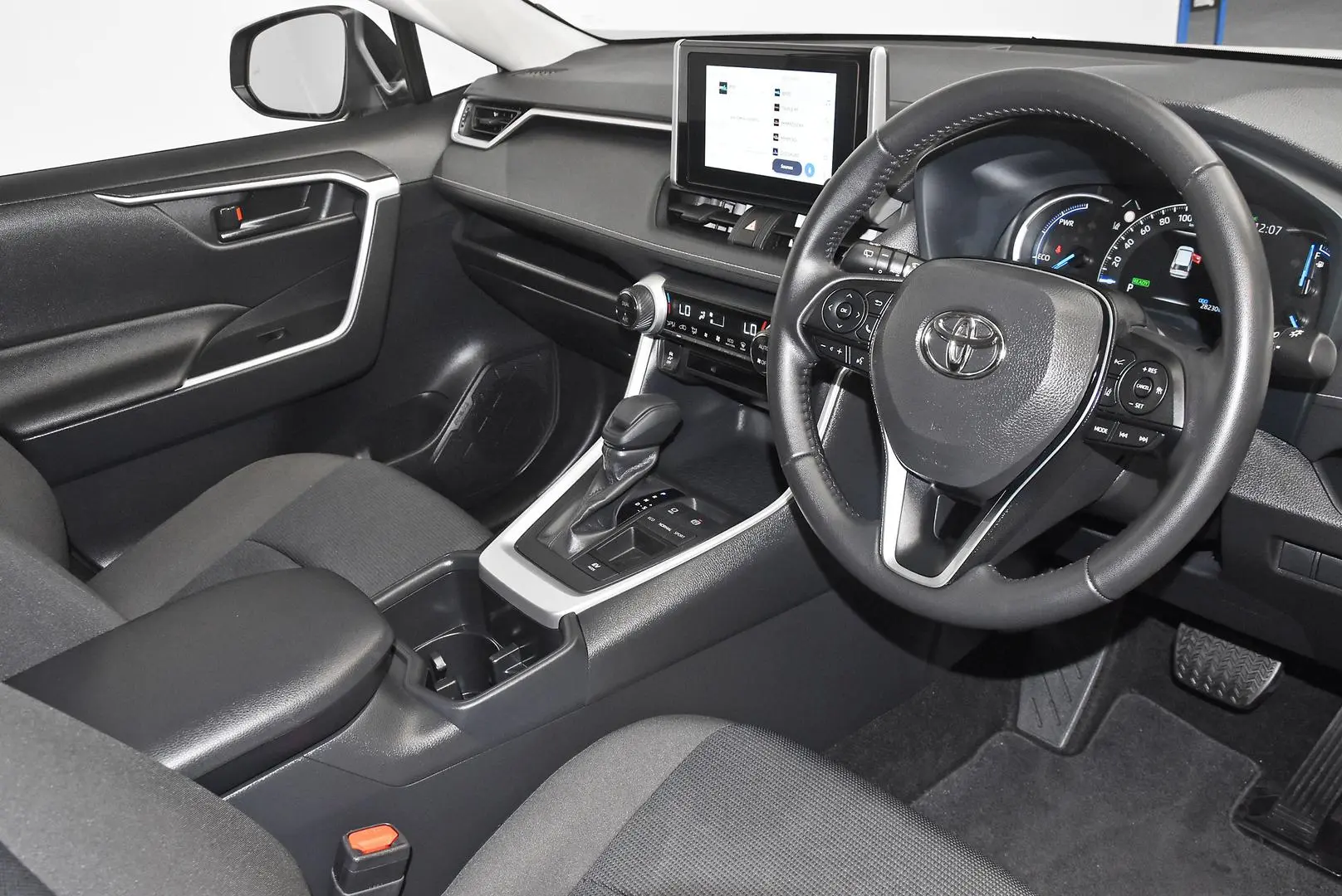 2025 Toyota RAV4 Gallery Image 9