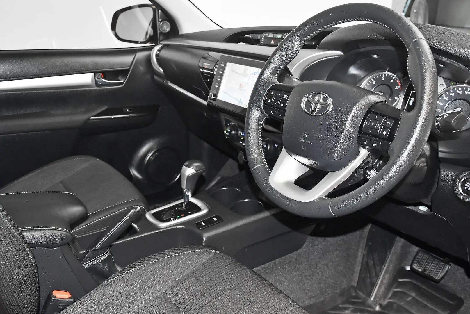 2021 Toyota Hilux Gallery Image 8