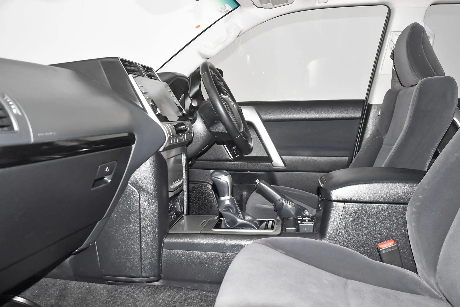 2022 Toyota Landcruiser Prado Gallery Image 16