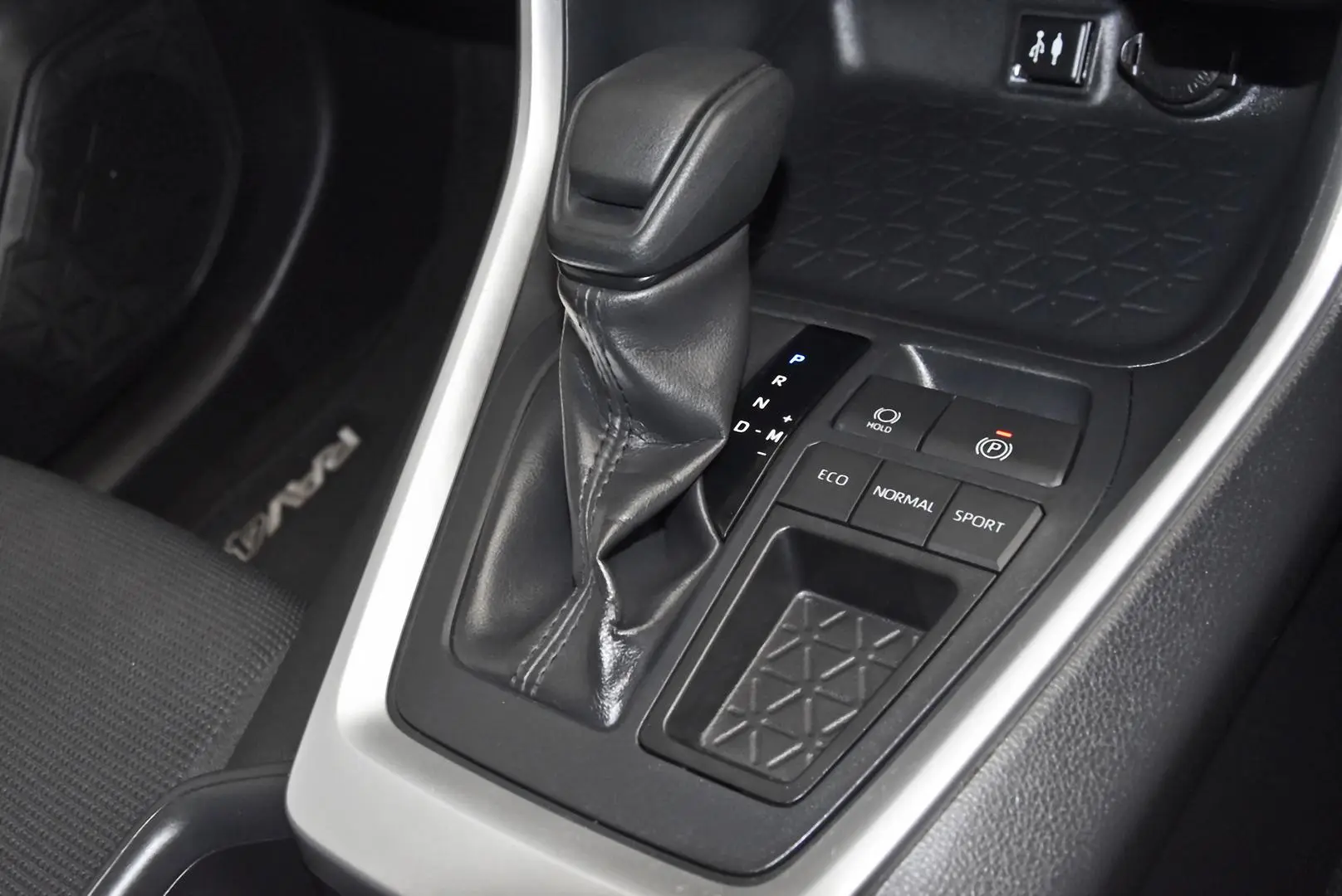 2019 Toyota RAV4 Gallery Image 13