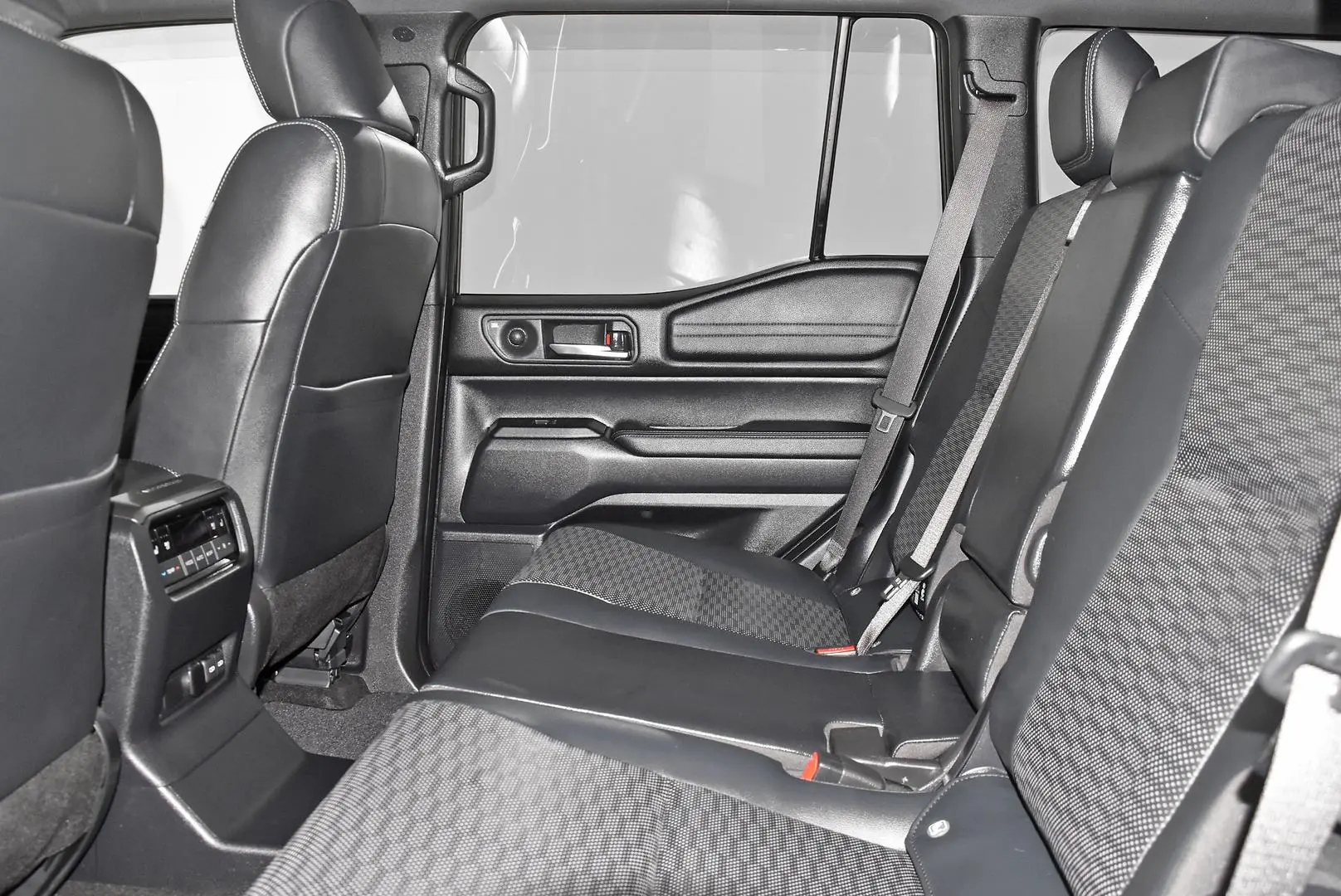 2024 Toyota Landcruiser Prado Gallery Image 20