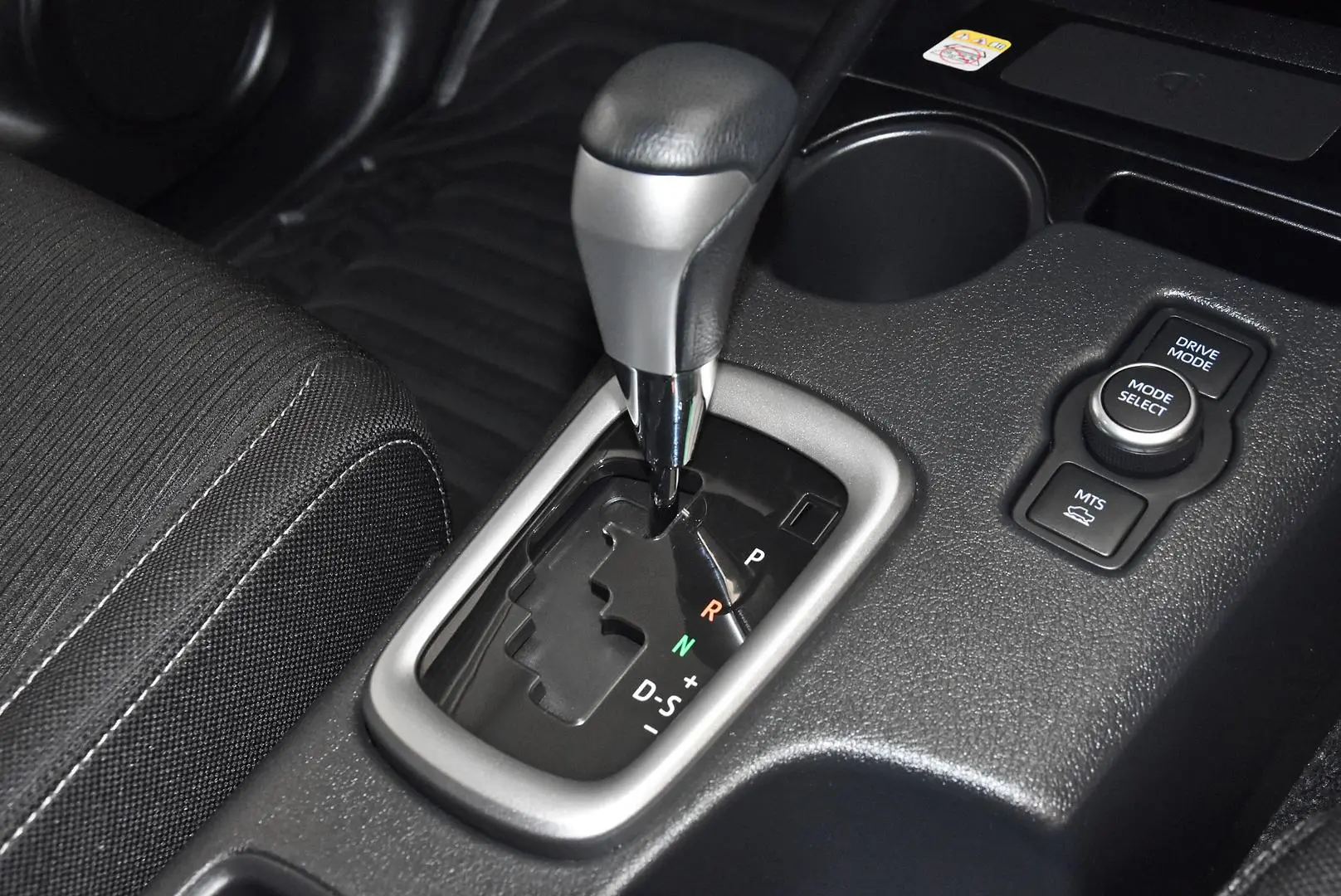 2025 Toyota Hilux Gallery Image 13