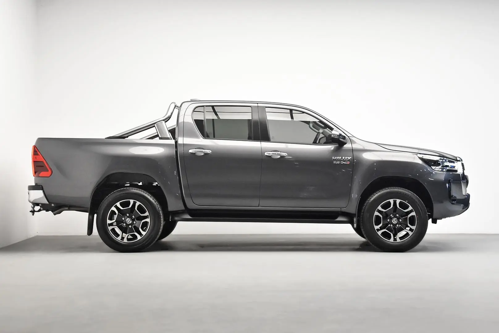 2021 Toyota Hilux Gallery Image 3