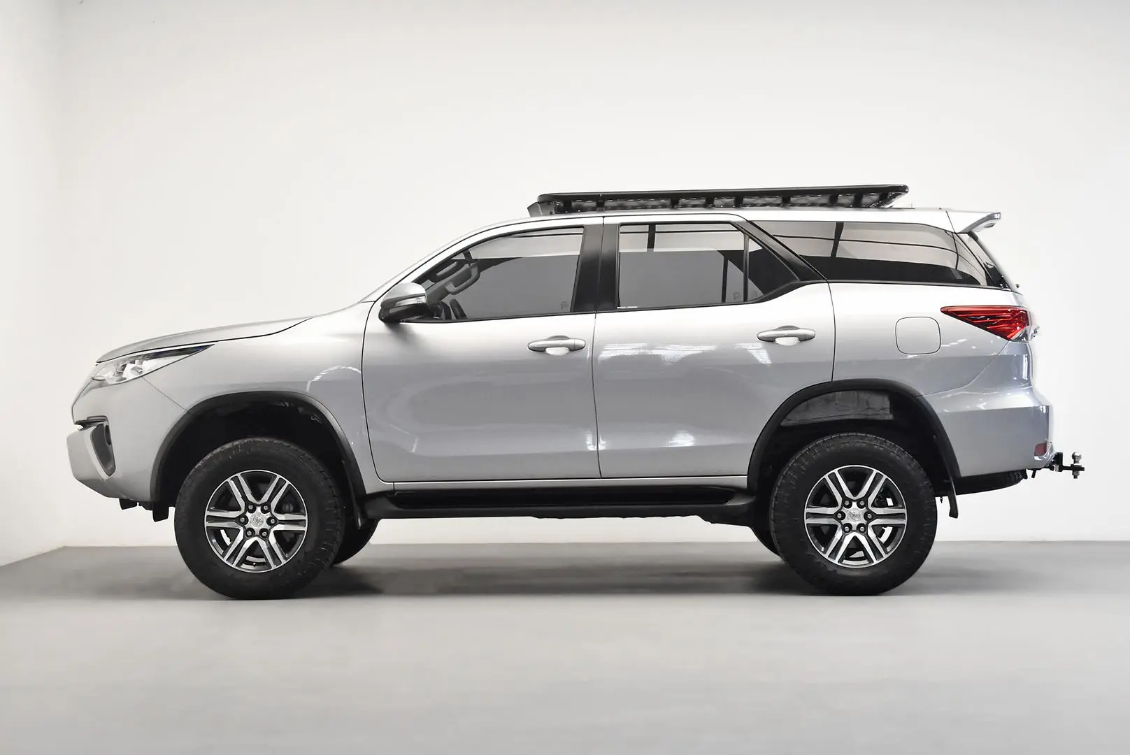 2016 Toyota Fortuner Gallery Image 4