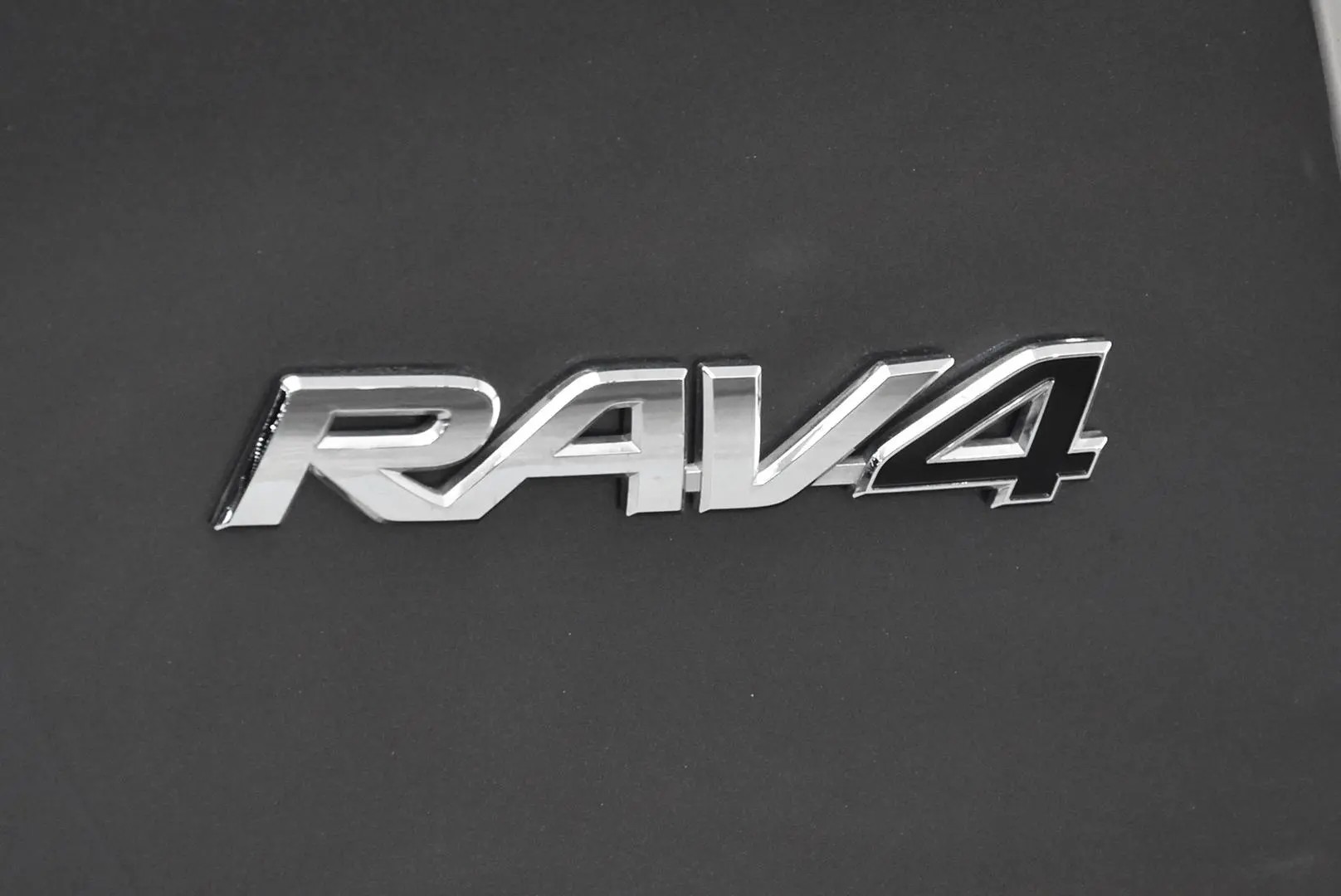 2018 Toyota RAV4 Gallery Image 7
