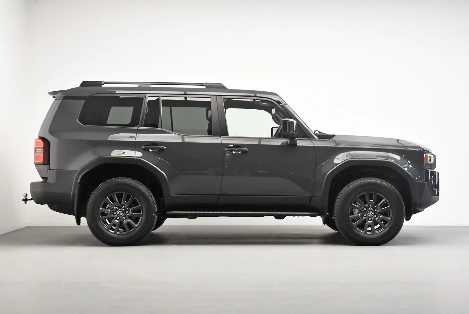 2024 Toyota Landcruiser Prado Gallery Image 3