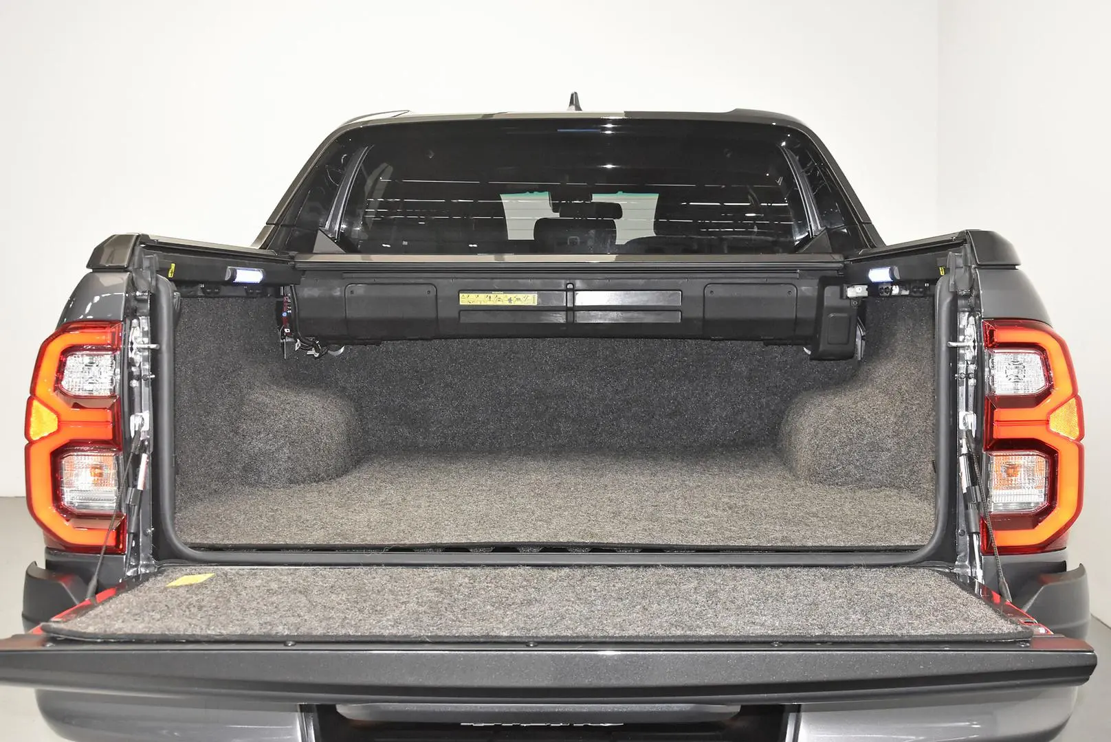 2024 Toyota Hilux Gallery Image 21