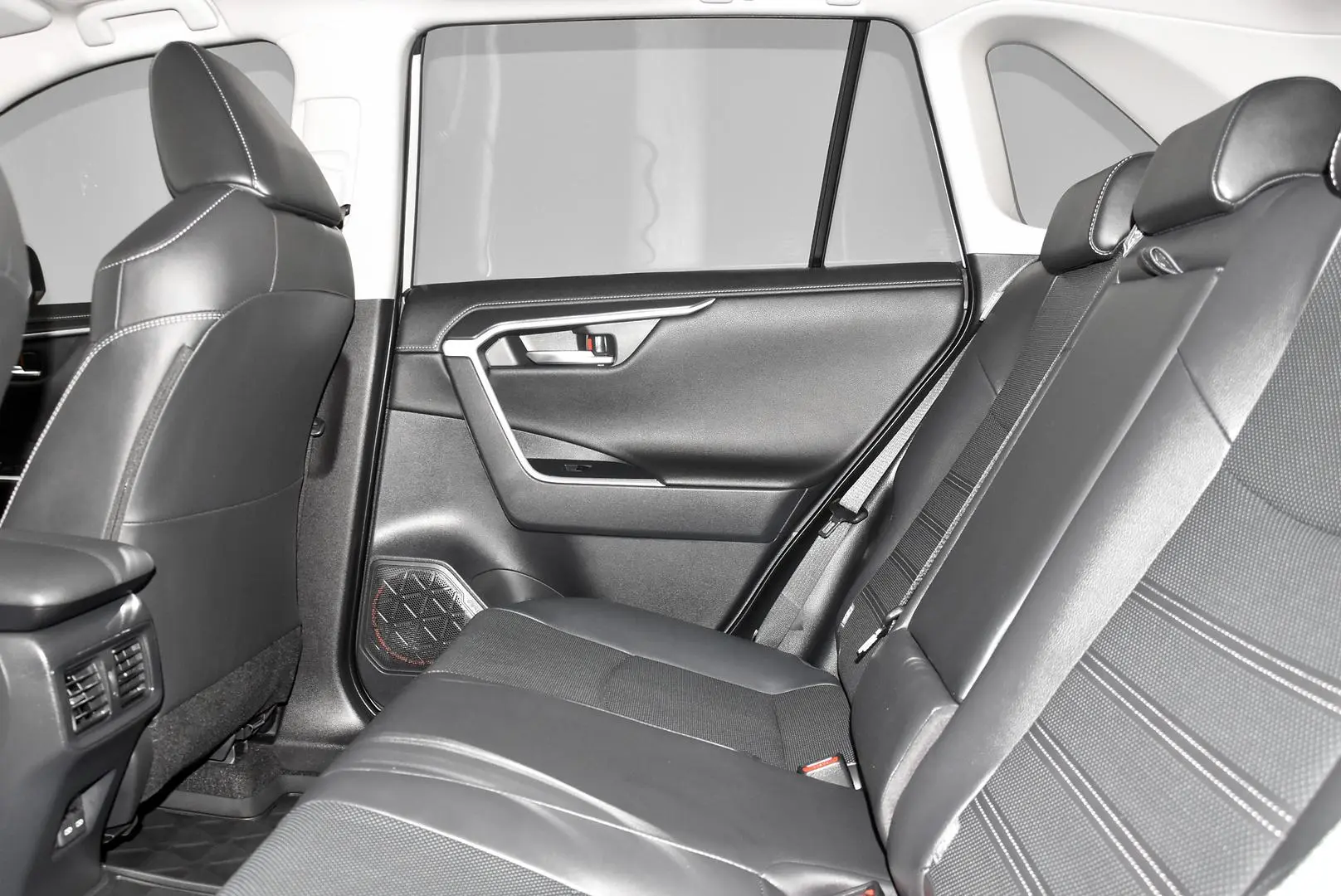 2025 Toyota RAV4 Gallery Image 19
