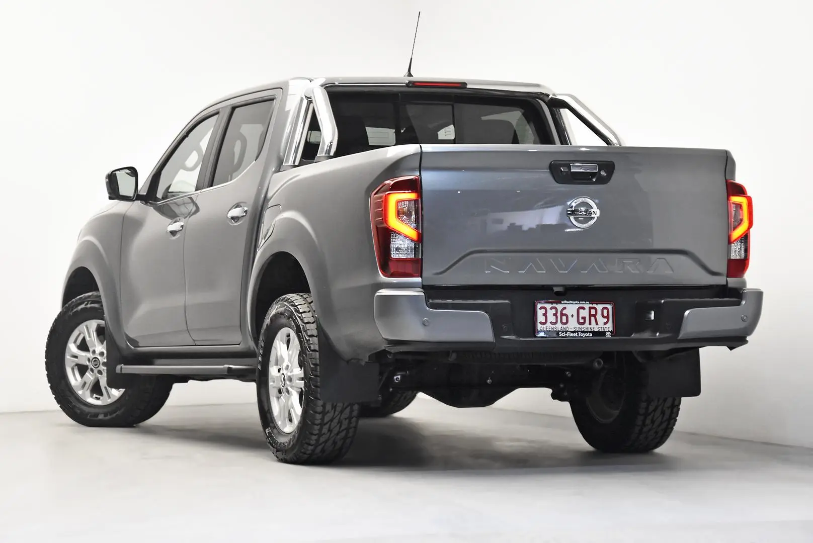 2021 Nissan Navara Gallery Image 5