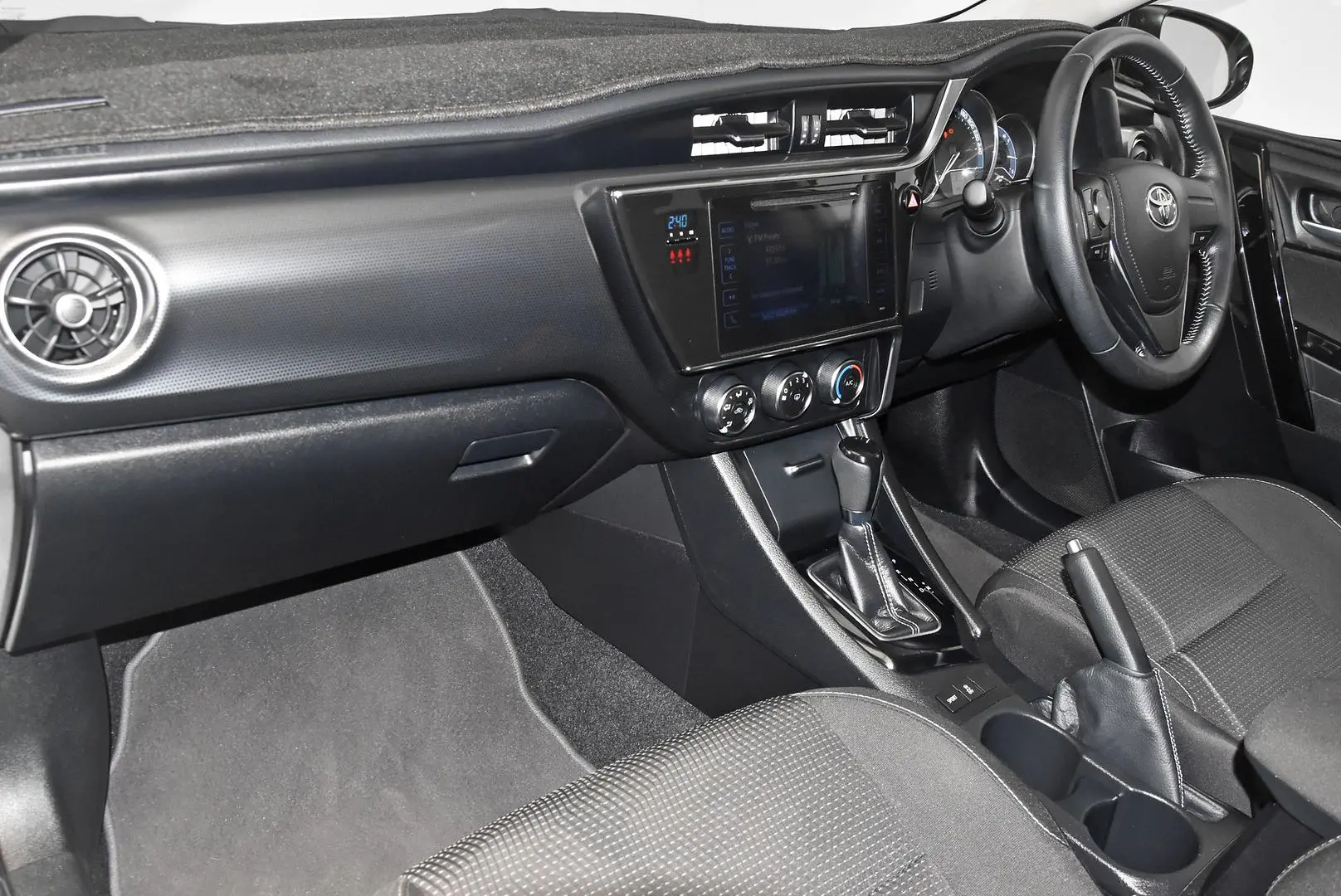 2018 Toyota Corolla Gallery Image 16