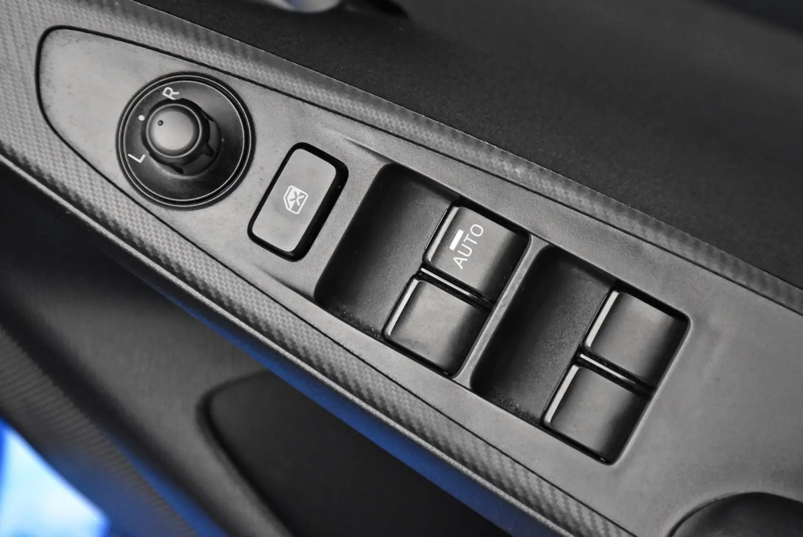 2015 Mazda 2 Gallery Image 9