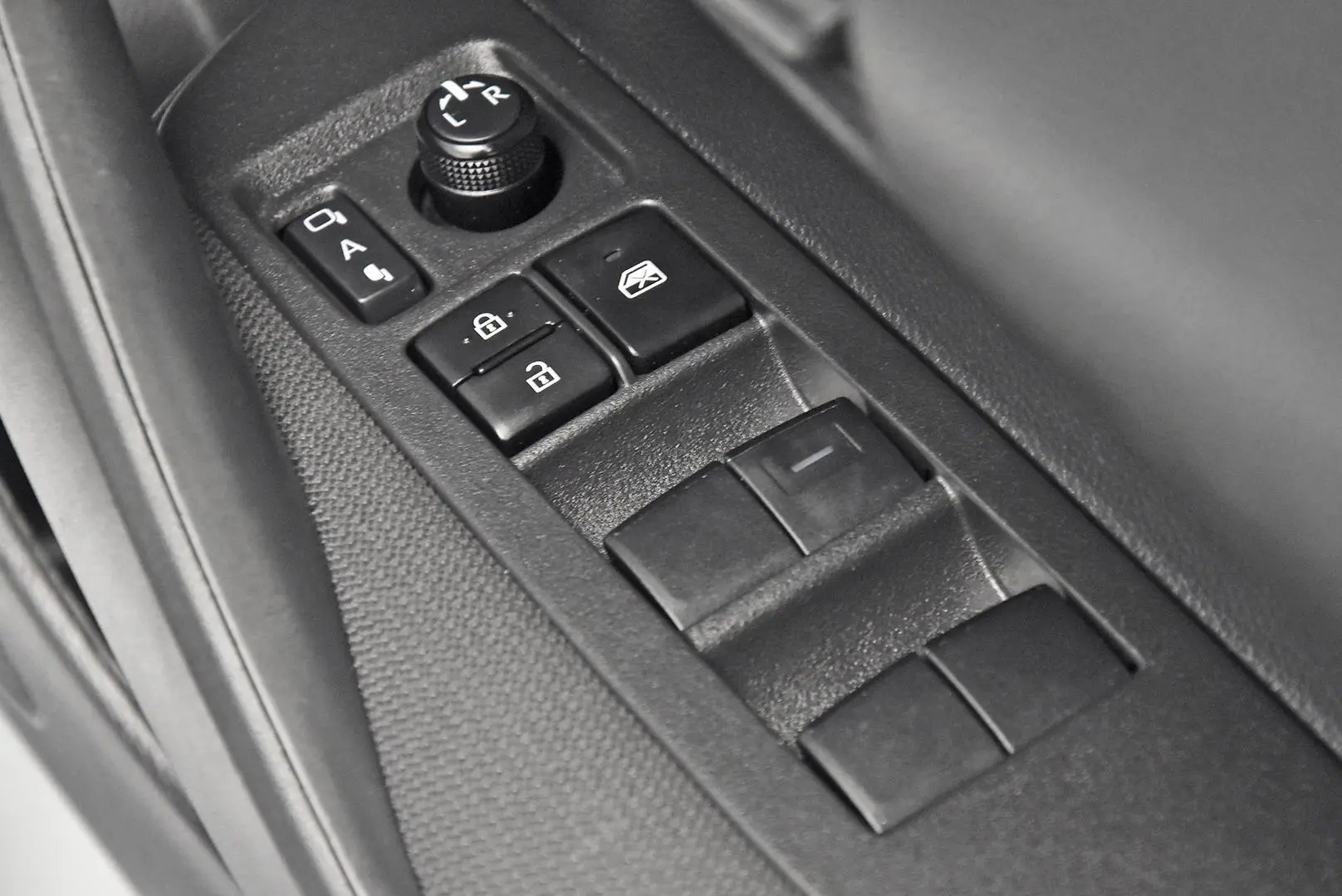 2025 Toyota Corolla Gallery Image 10