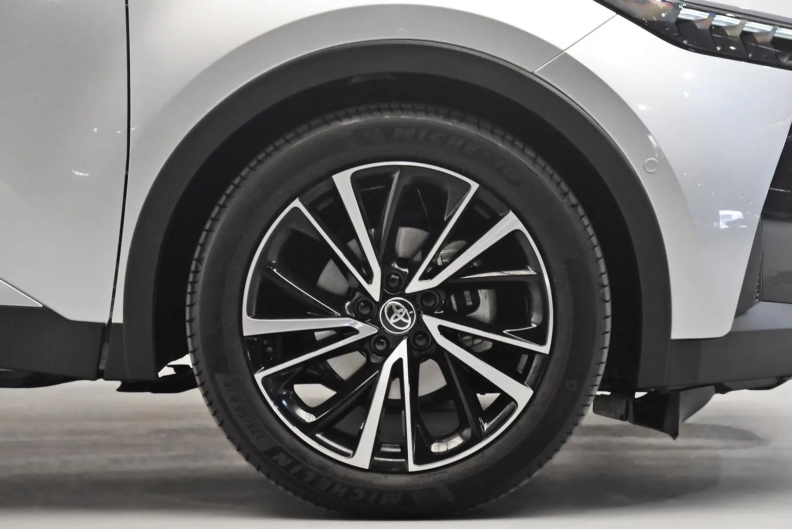 2025 Toyota C-HR Gallery Image 24