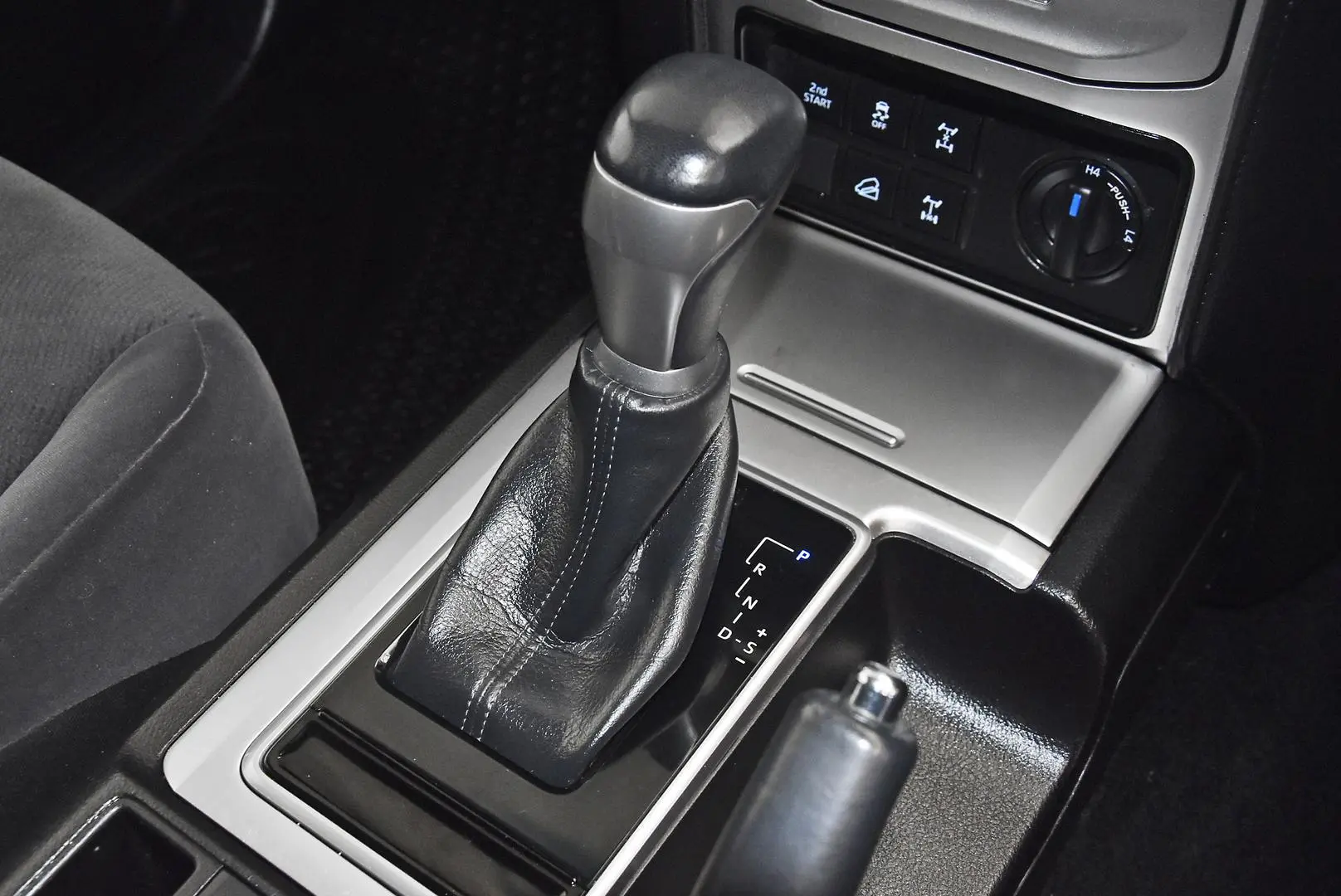 2023 Toyota Landcruiser Prado Gallery Image 12