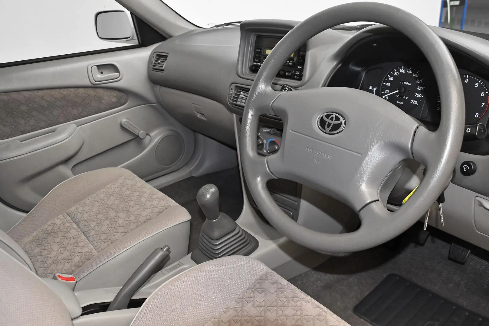 2000 Toyota Corolla Gallery Image 8